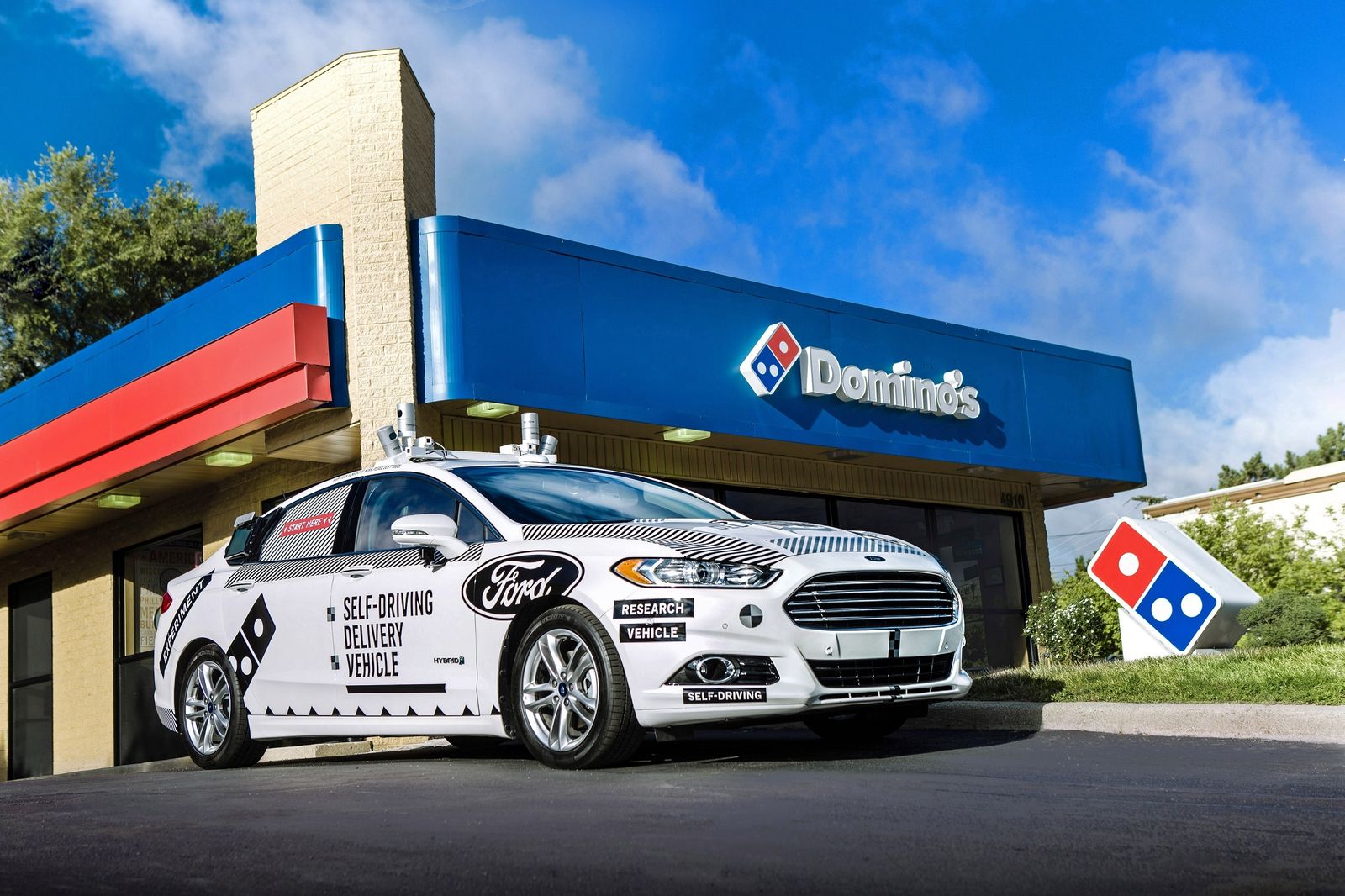 Ford ya está realizando pruebas con la empresa Domino's Pizza.