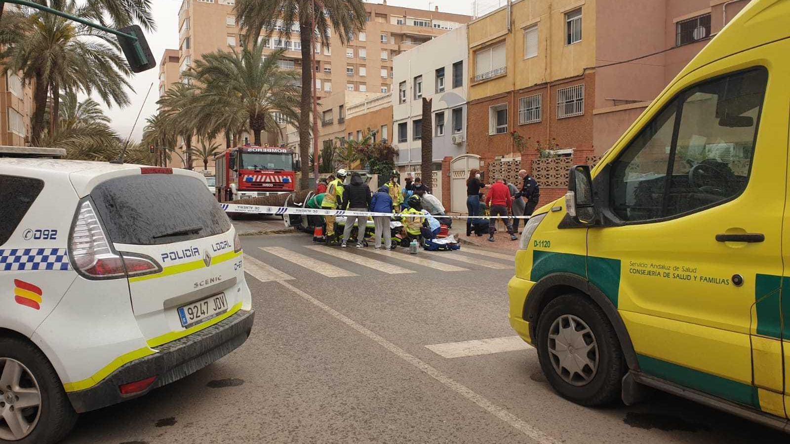 Fue evacuado en ambulancia al hospital de Torrecárdenas en estado crítico