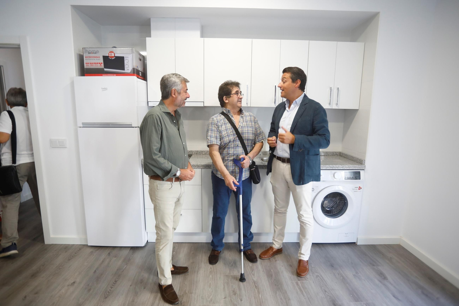 La entrega de las viviendas de la calle Don Rodrigo de Córdoba a 23 personas mayores, en imágenes