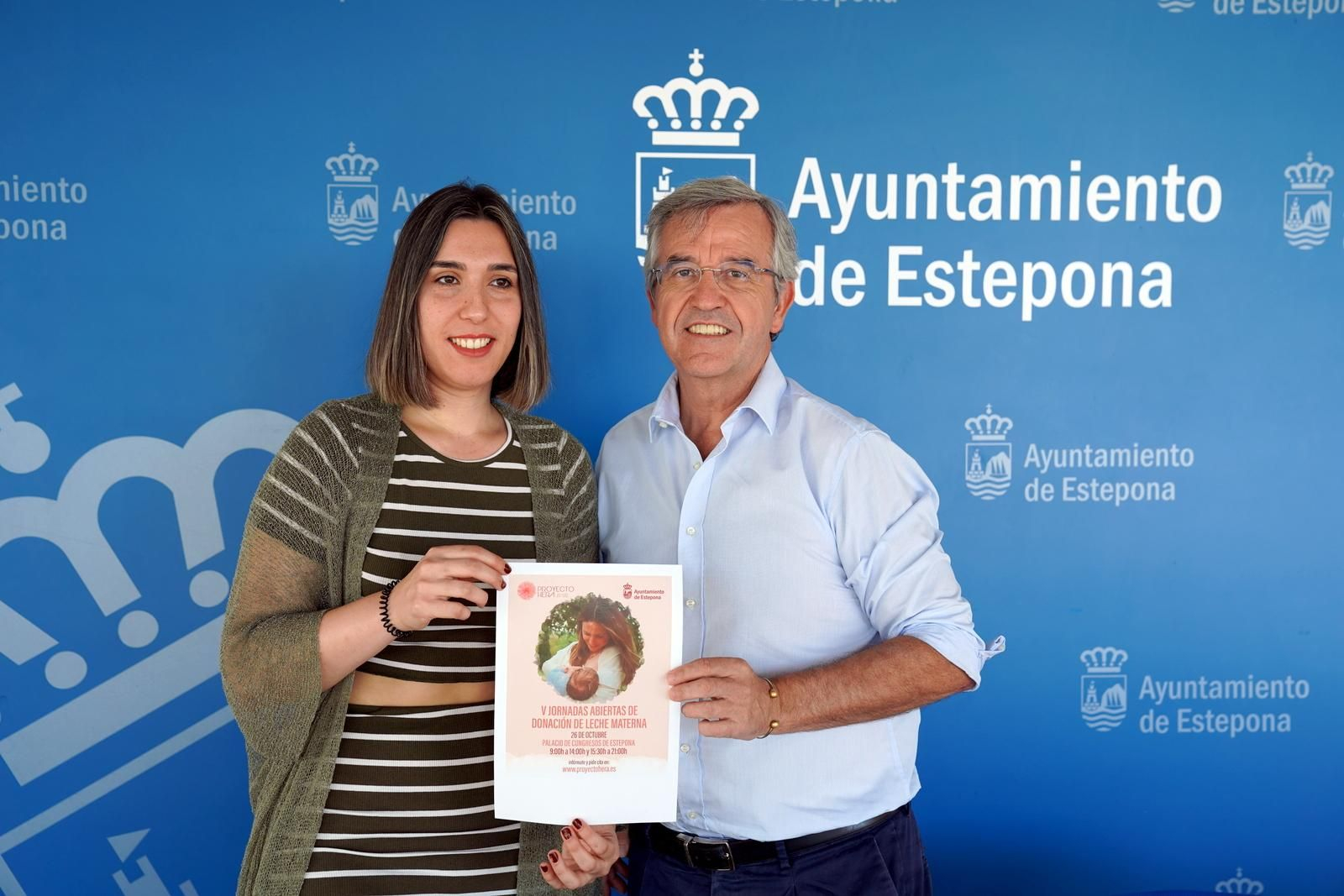El alcalde, José María García Urbano, y la coordinadora del proyecto, Alejandra Díaz.