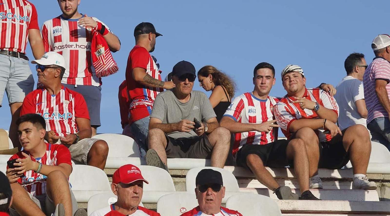 Búscate entre los aficionados del Algeciras CF - Sevilla Atlético en el Nuevo Mirador
