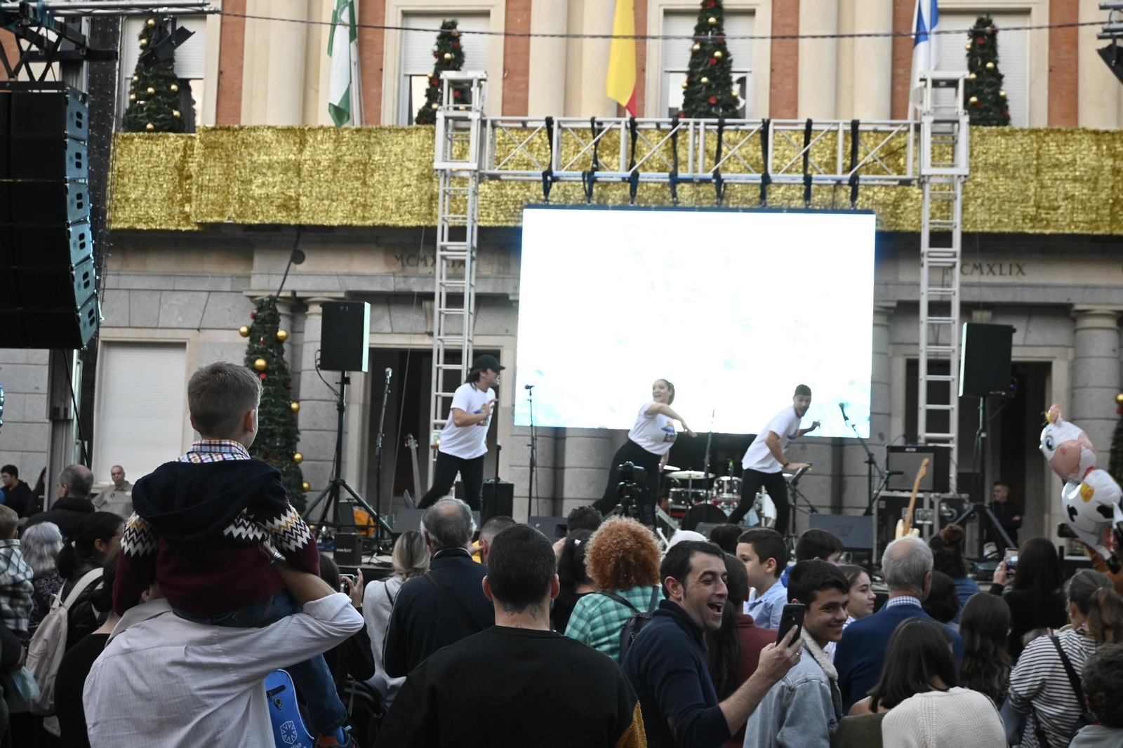 Imágenes de la nevada y alumbrado navideño en Huelva