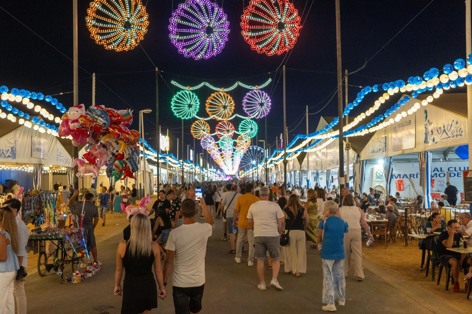 Colombinas 2025: Imágenes del ambiente el primer día de las Fiestas Colombinas