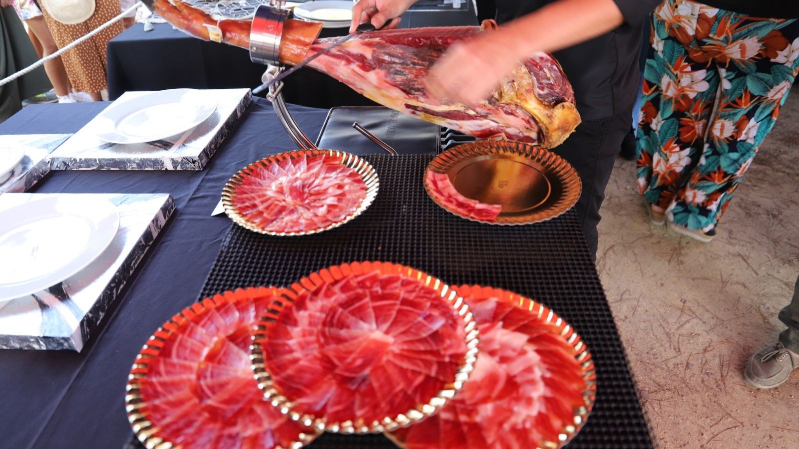 El cortador de Paterna, José Sabiote, gana el II Concurso de Cortadores de Jamón