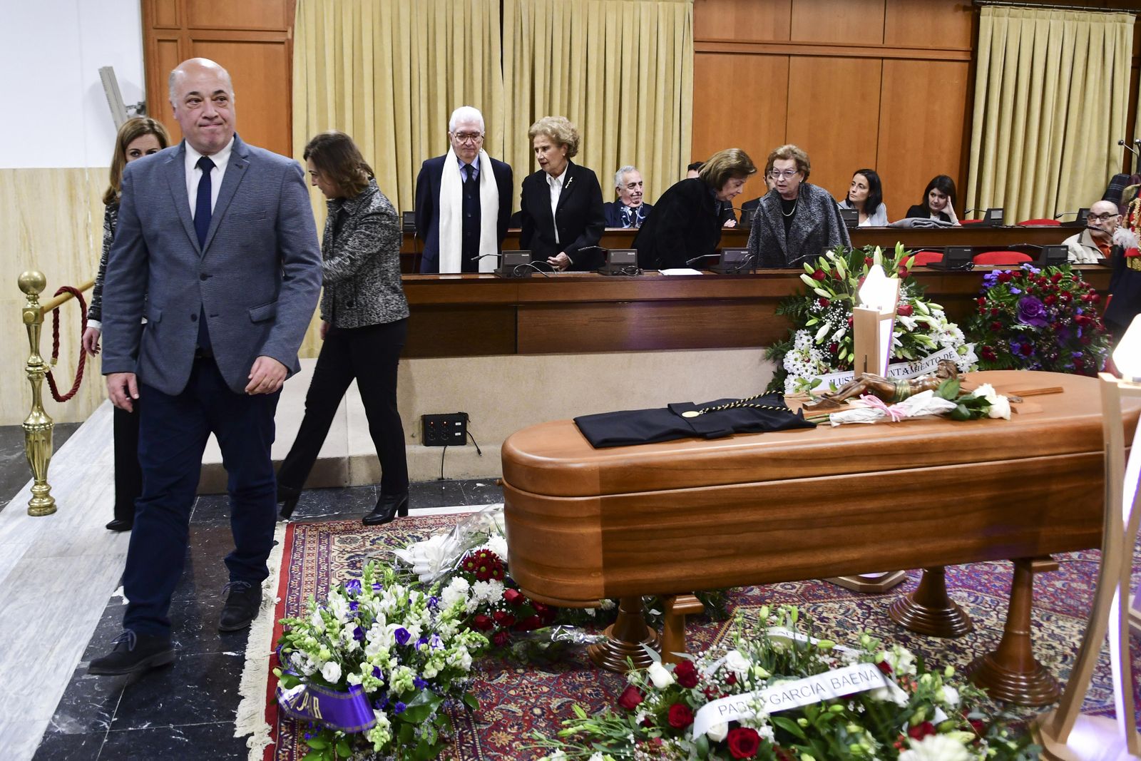 Las imágenes de la capilla ardiente de Pablo García Baena