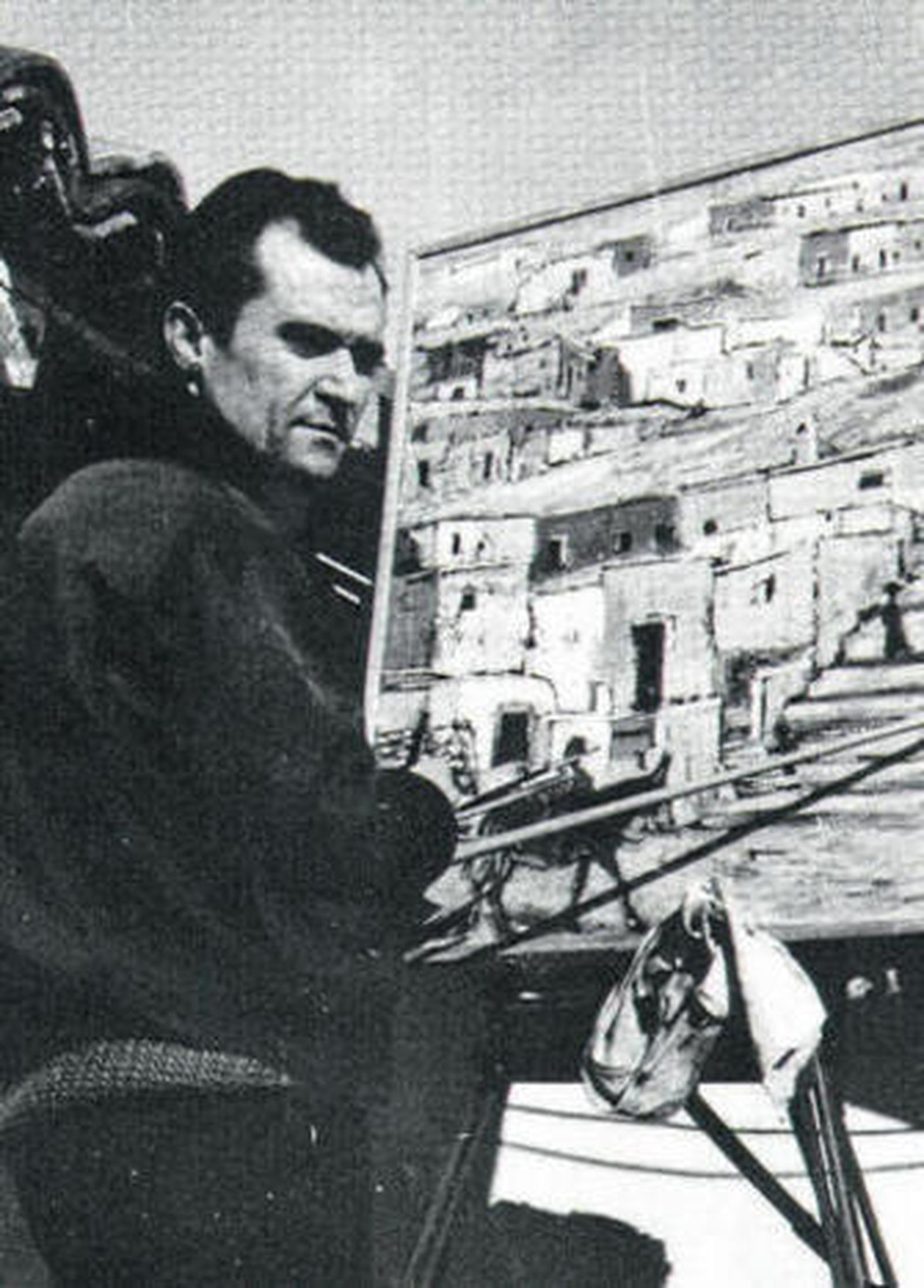 Francisco Alcaraz pintando una de sus obras.