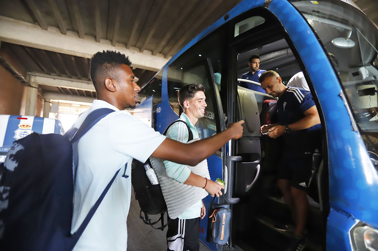 Imágenes de la salida del Recreativo de Huelva a Cáceres