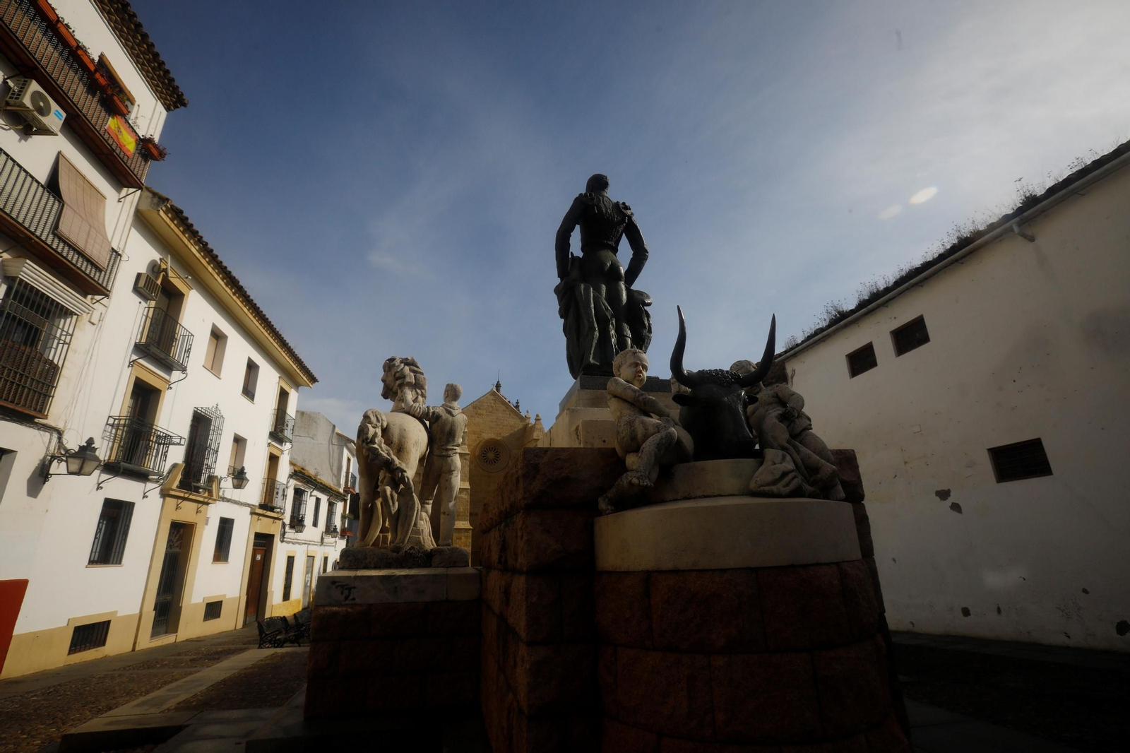 Un paseo en imágenes por el barrio de Santa Marina en pleno invierno
