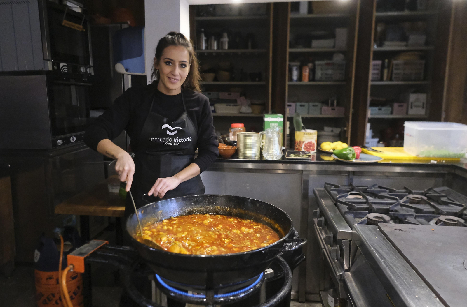 La jornada del perol cordobés en el Mercado Victoria, en imágenes