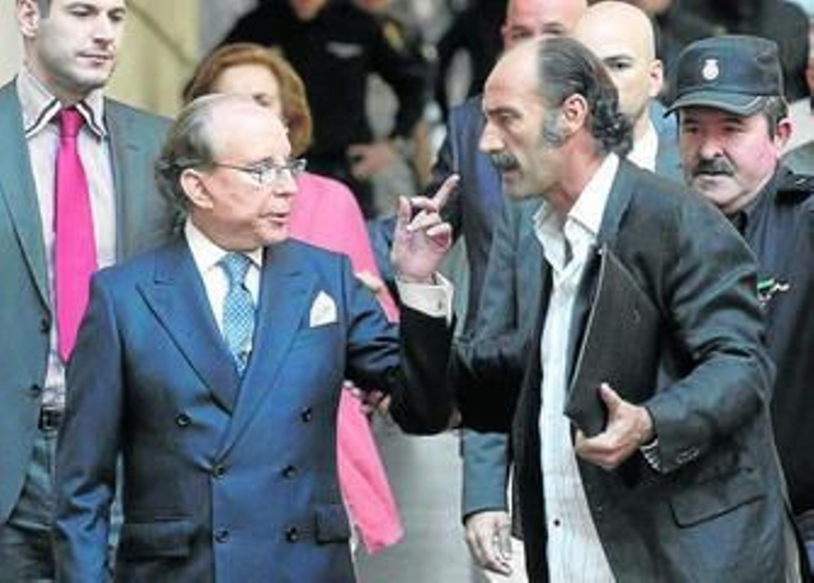 José María Ruiz-Mateos, el miércoles a su salida de la Audiencia escoltado por la Policía.