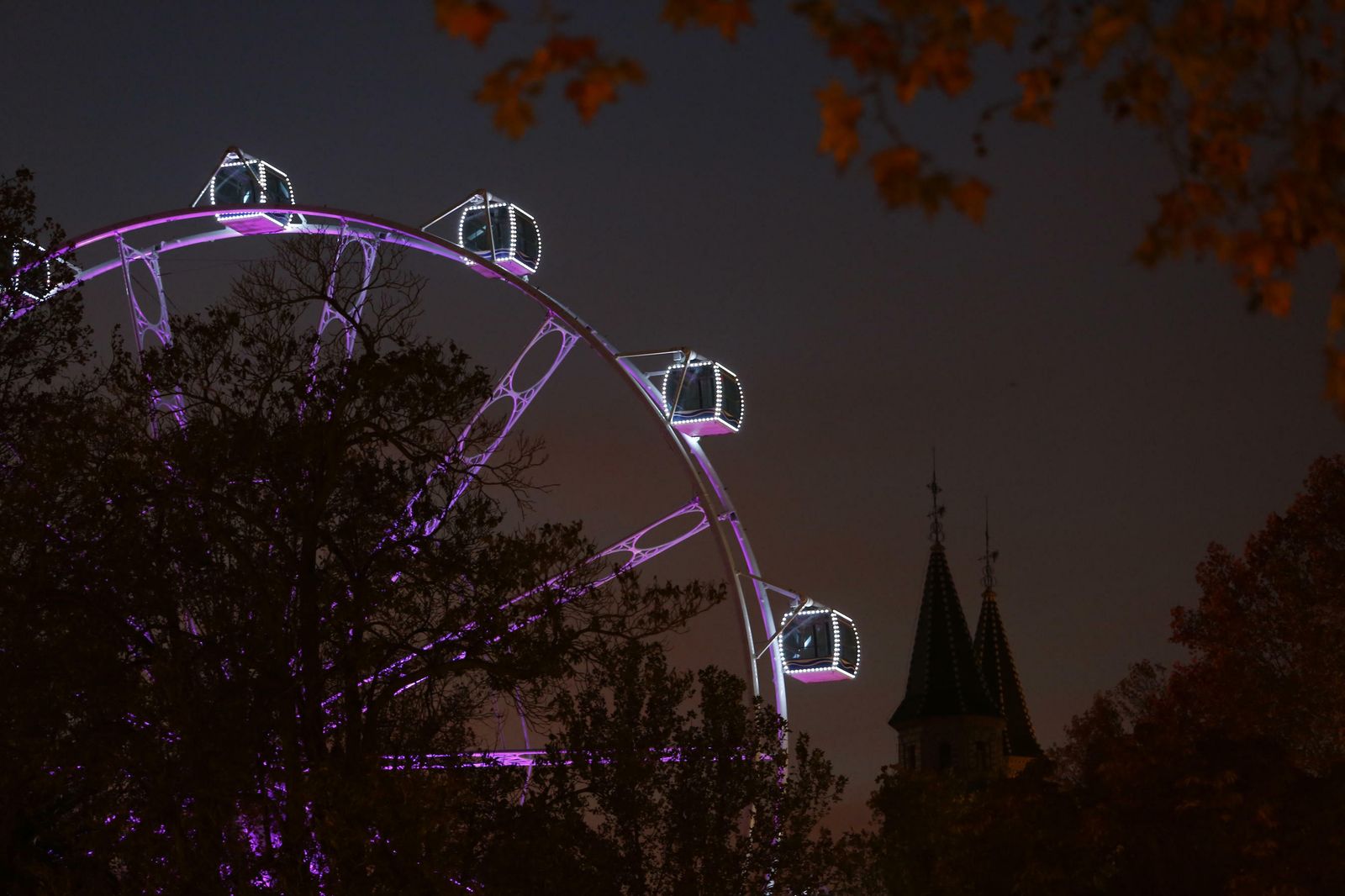 Así es la noria de Granada, una mirador en el Paseo del Salón