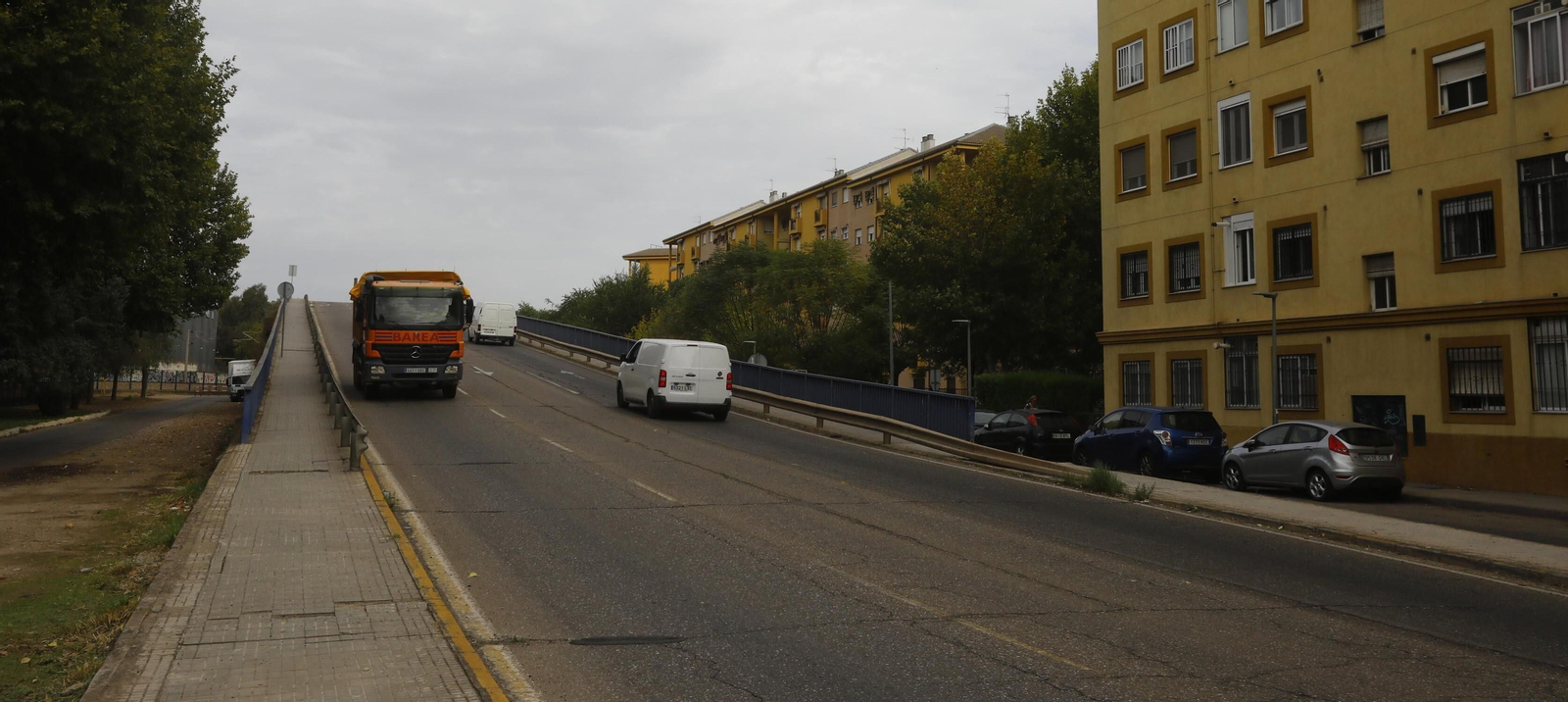 Tráfico en una avenida de Lepanto.