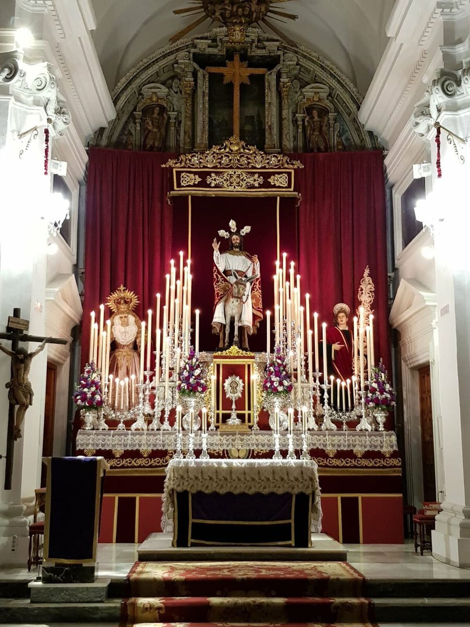Altar del triduo de Borriquita, a cuyo término hoy se celebrará un concierto de marchas
