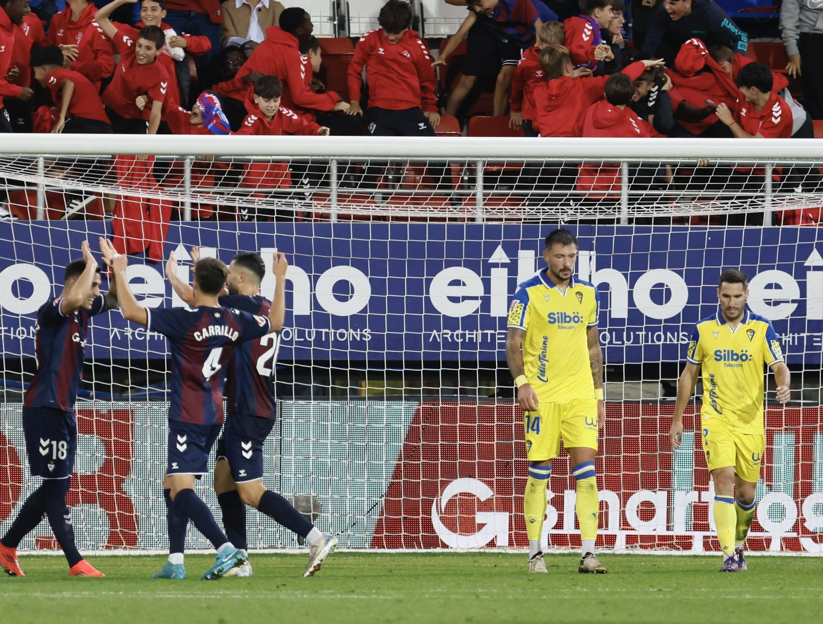 Las imágenes del partido de fútbol Éibar - Cádiz