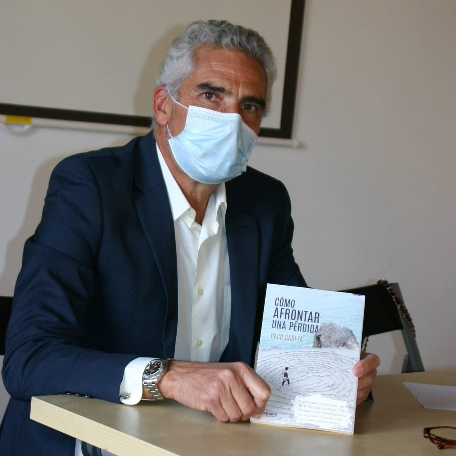 Paco Cabeza, con su libro 'Cómo afrontar una pérdida' (Letrame).