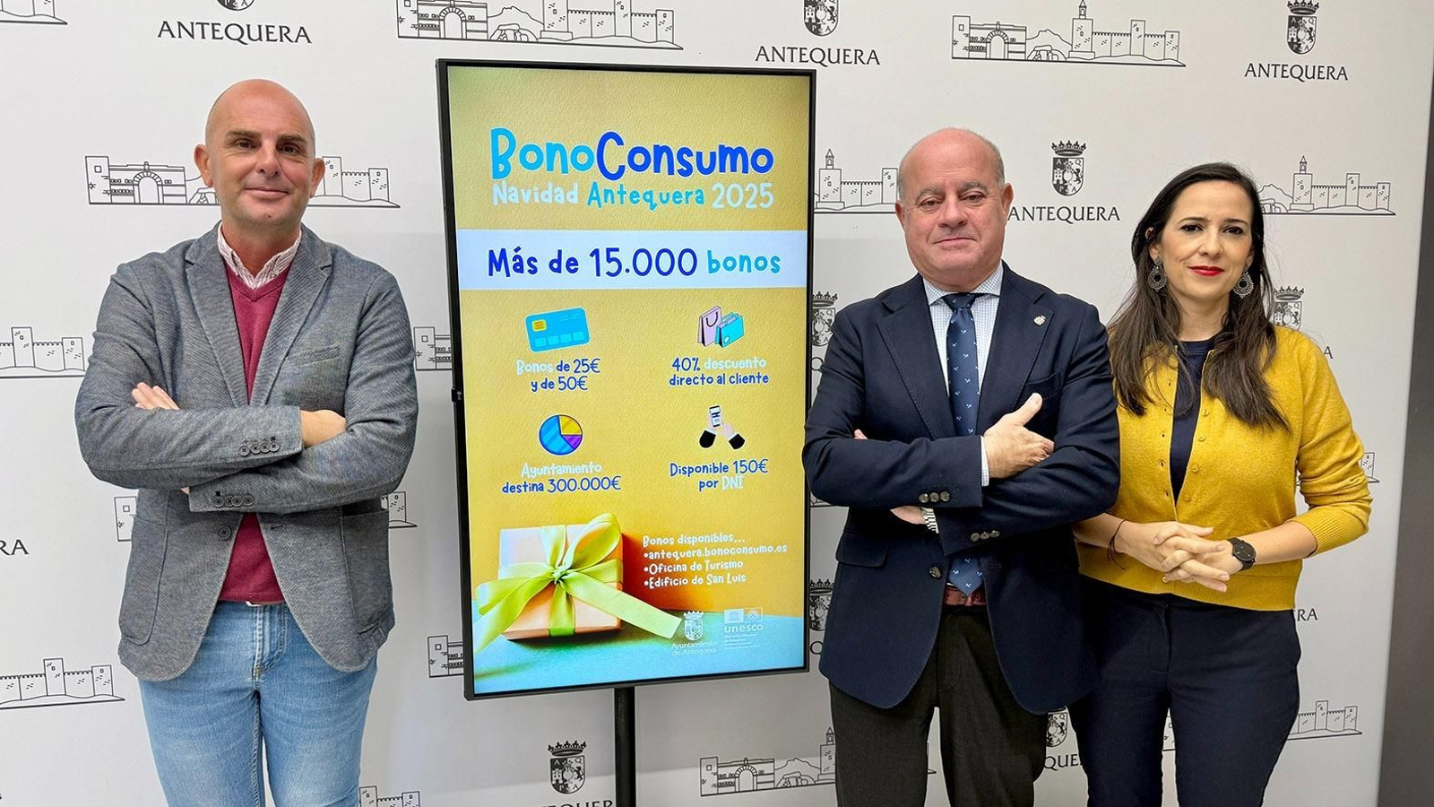 Representantes municipales y de ACIA durante la presentación del programa.