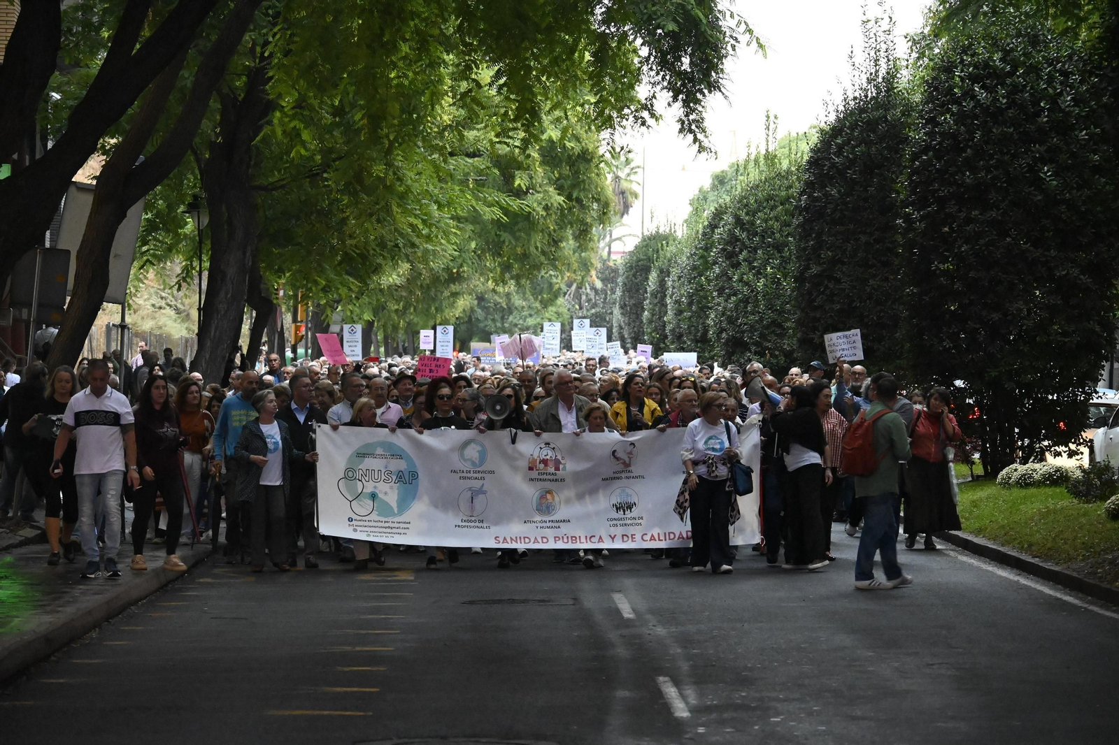 Las mejores imágenes de la manifestación por la sanidad en Huelva