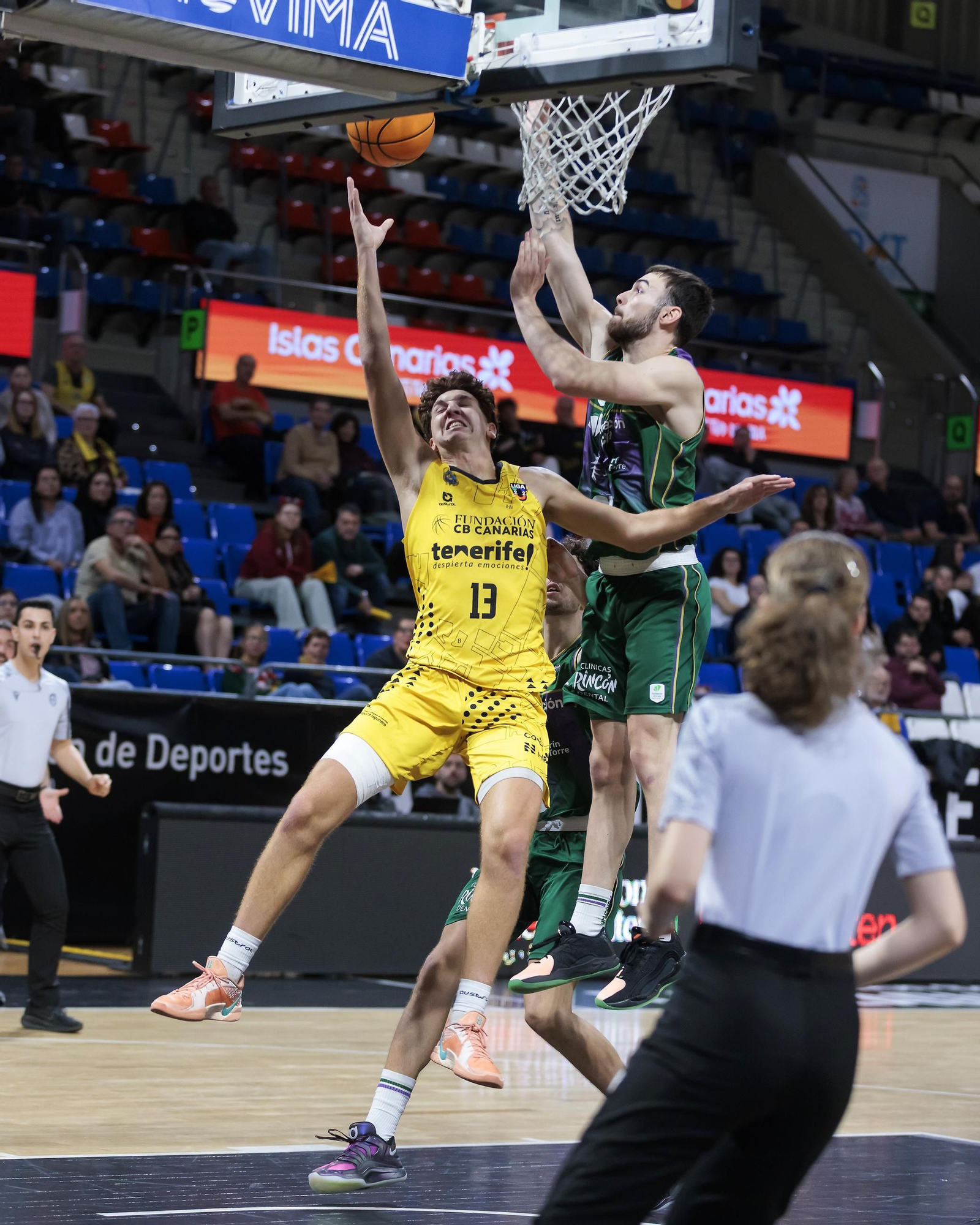 El Unicaja Alhaurín de la Torre conquista La Laguna (66-69)