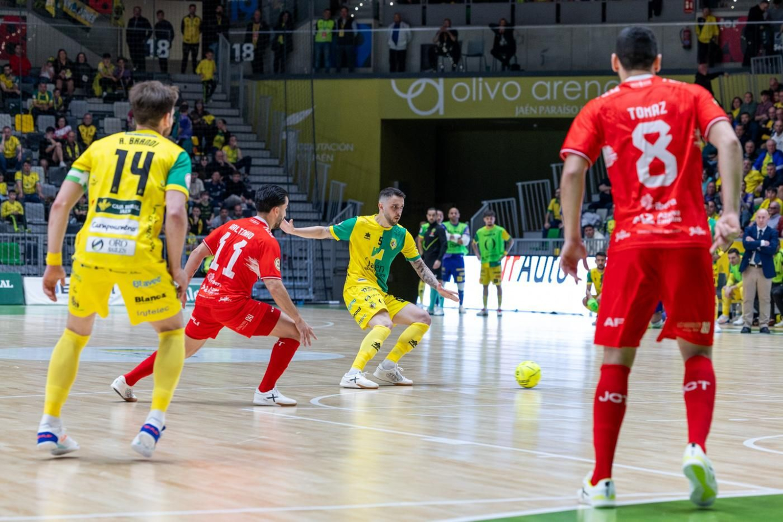 En imágenes: la afición y mejores jugadas del Jaén FS - Jimbee Cartagena