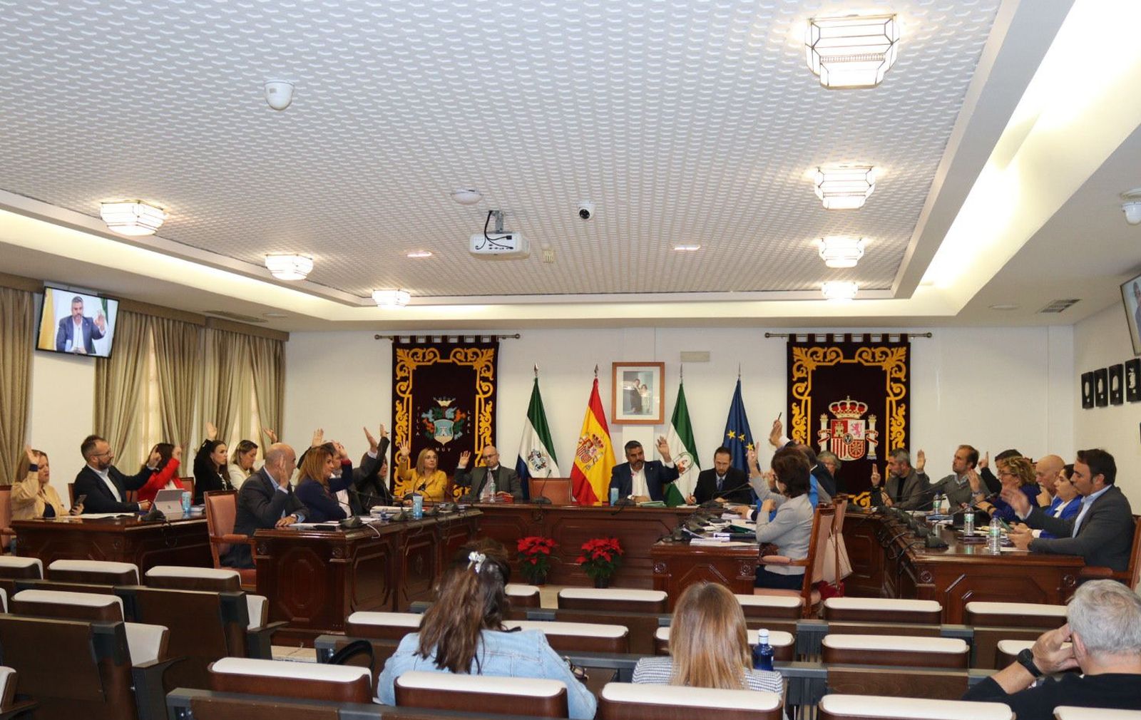 La votación de la moción en el Pleno municipal.