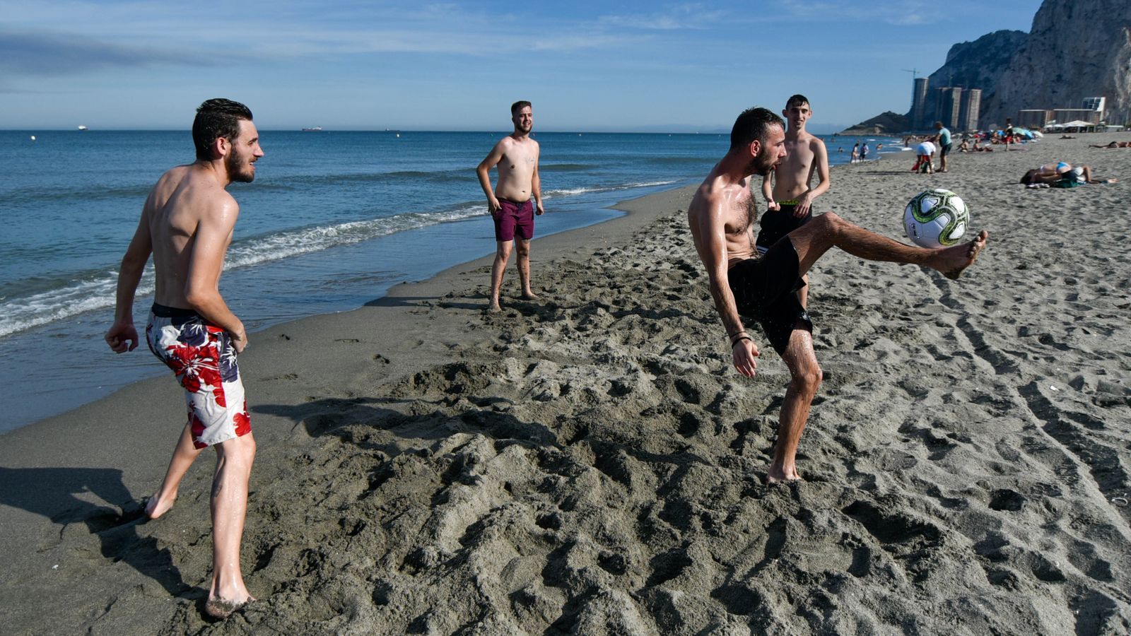 Las fotos de una tarde de sol y playa en La Línea