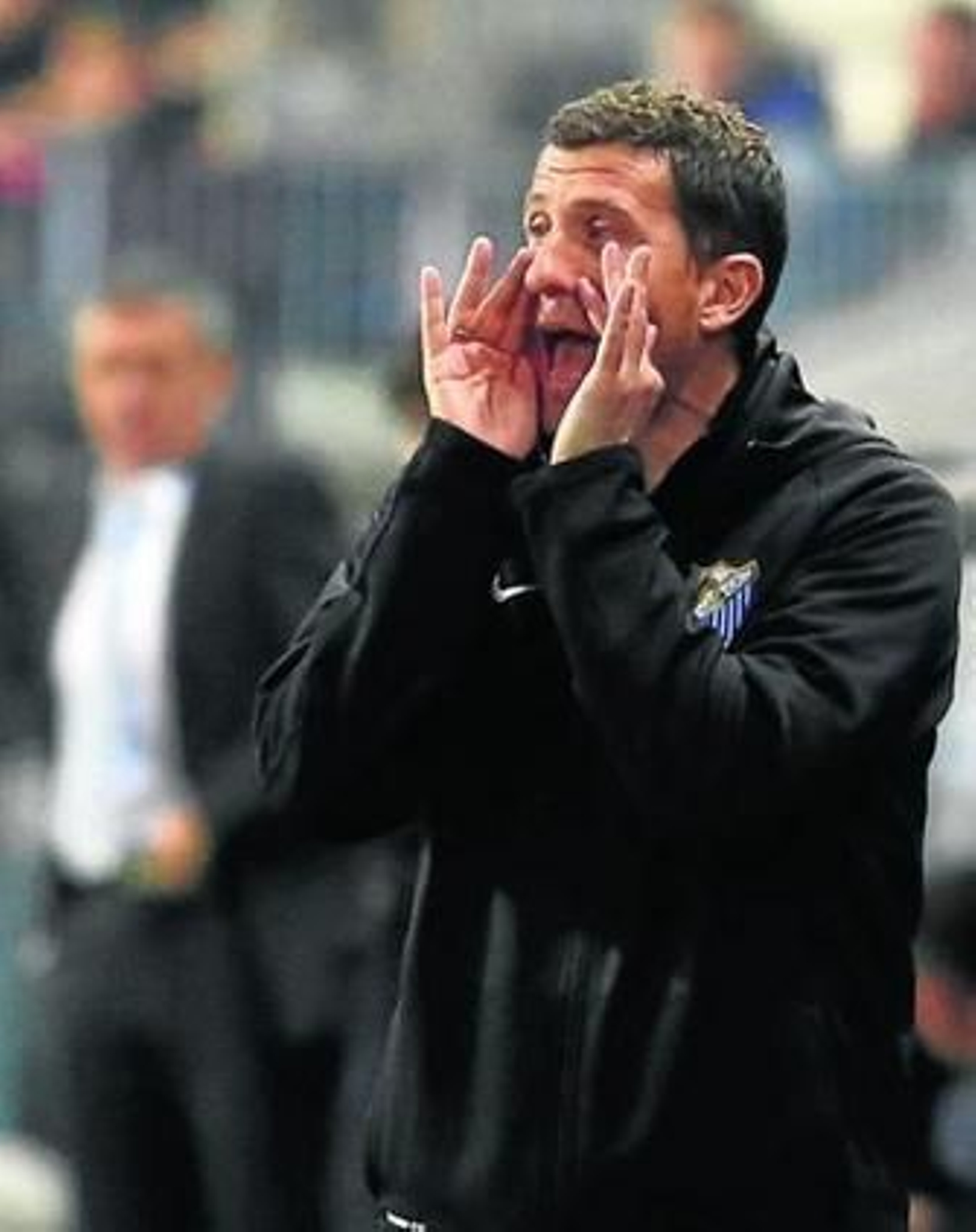Javi Gracia da órdenes a sus jugadores durante el partido de anoche.