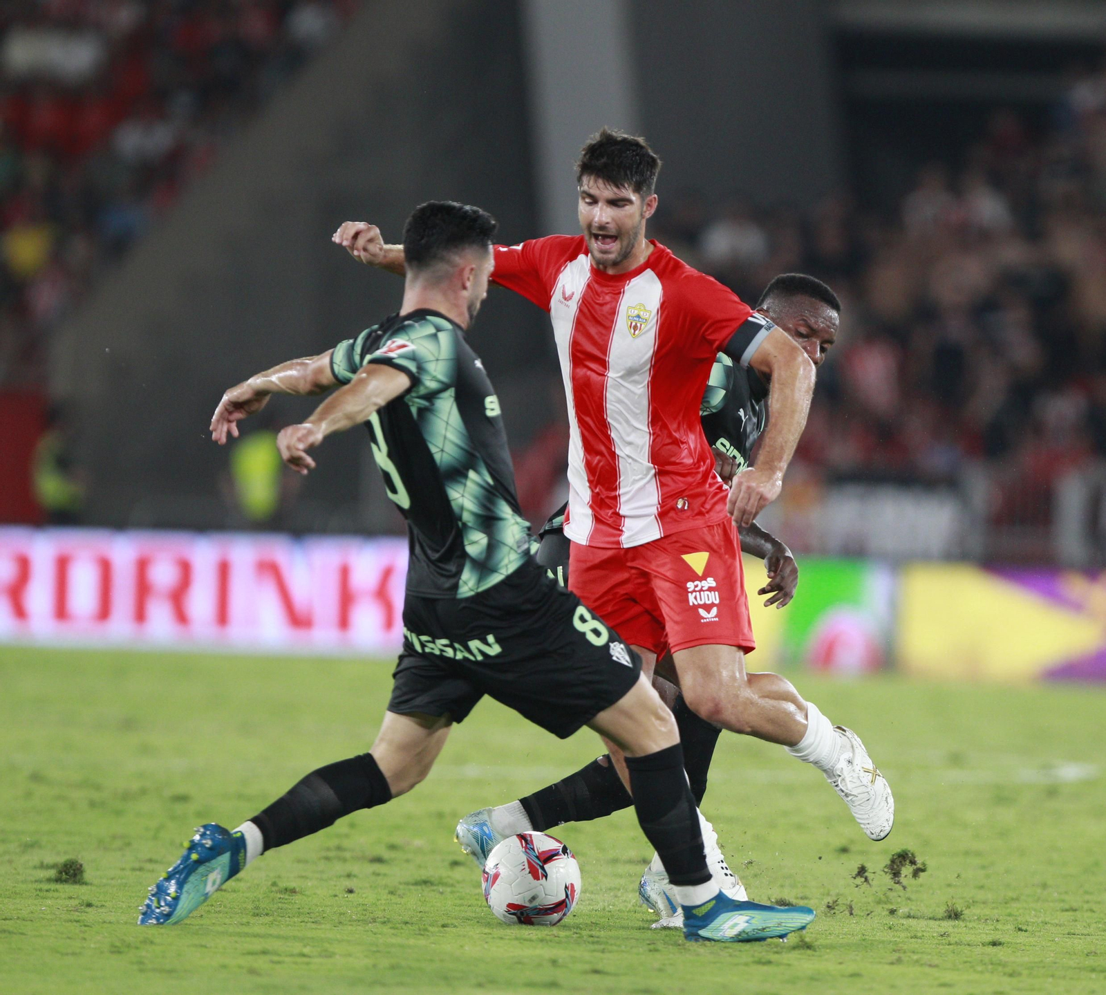 El partido U.D. Almería-Sporting de Gijón, en imágenes