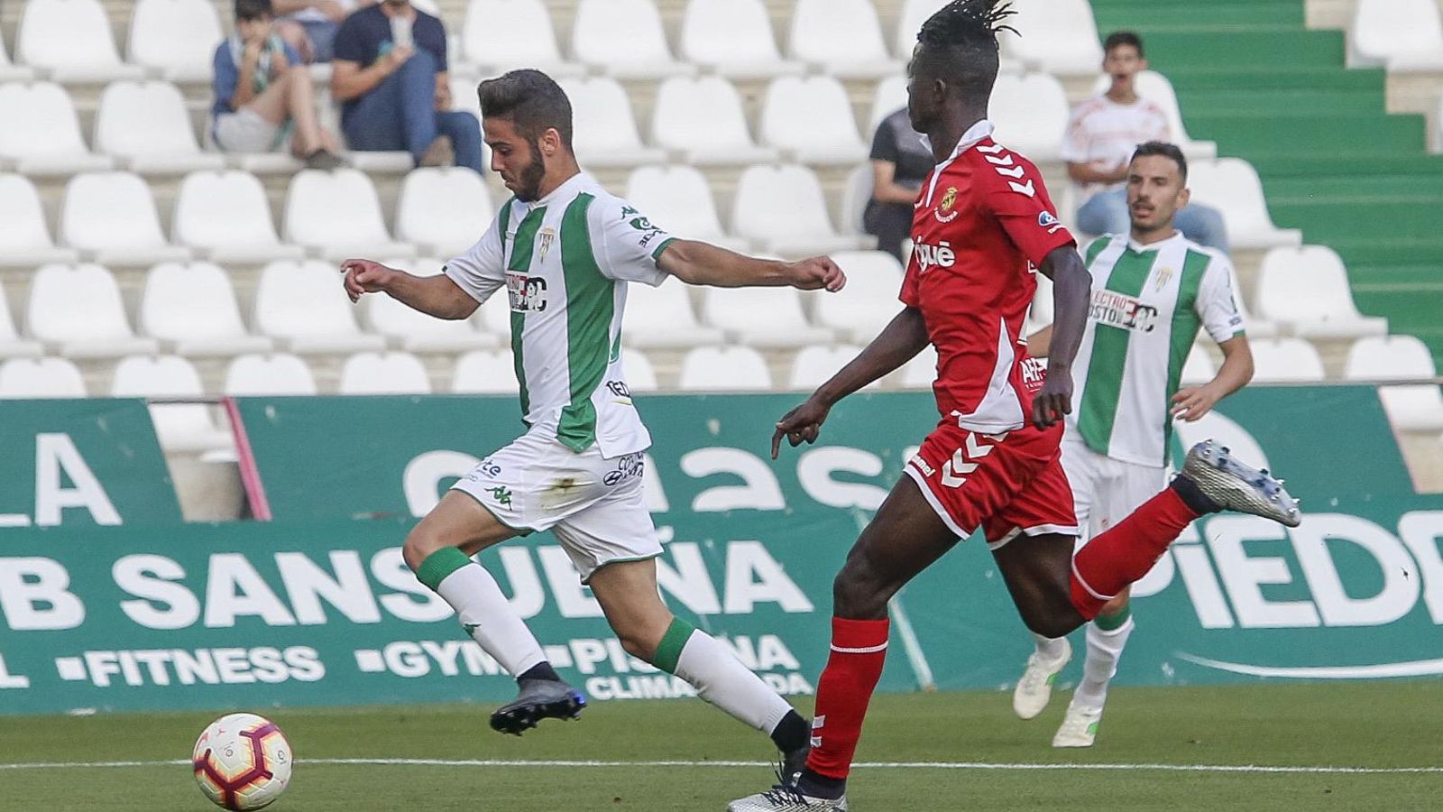 Djetei persigue a Andrés Martín en El Arcángel.