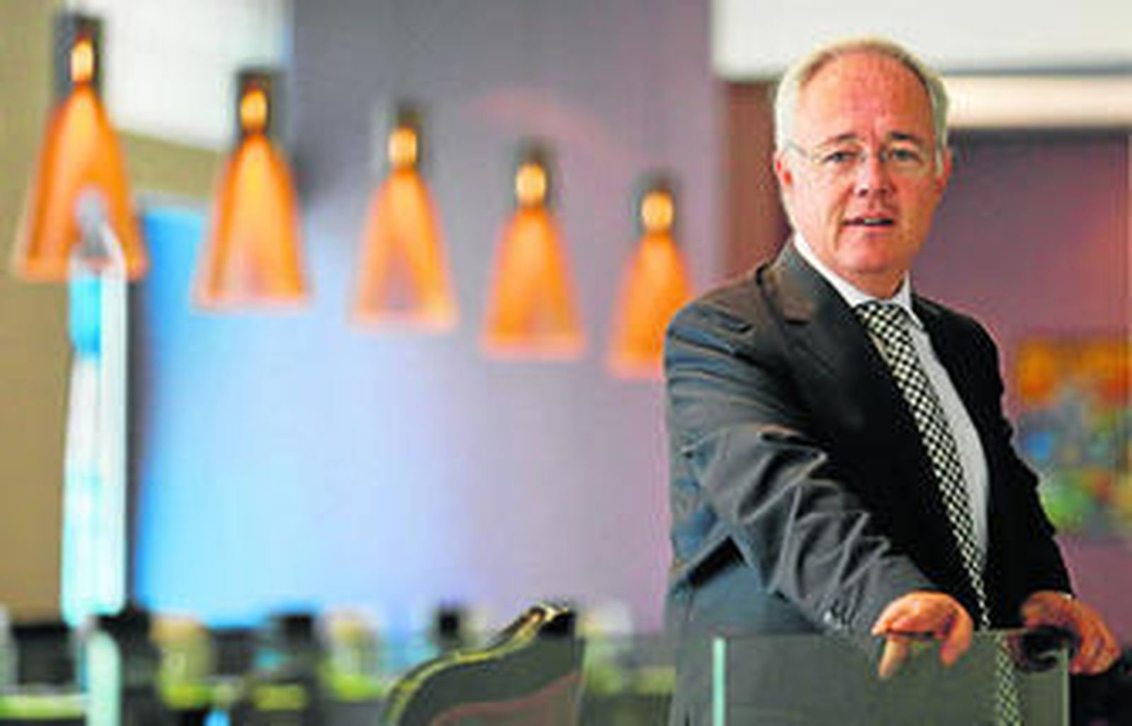 César Pérez posa ayer en el hotel Vincci Posada del Patio momentos antes de la entrevista con este diario.