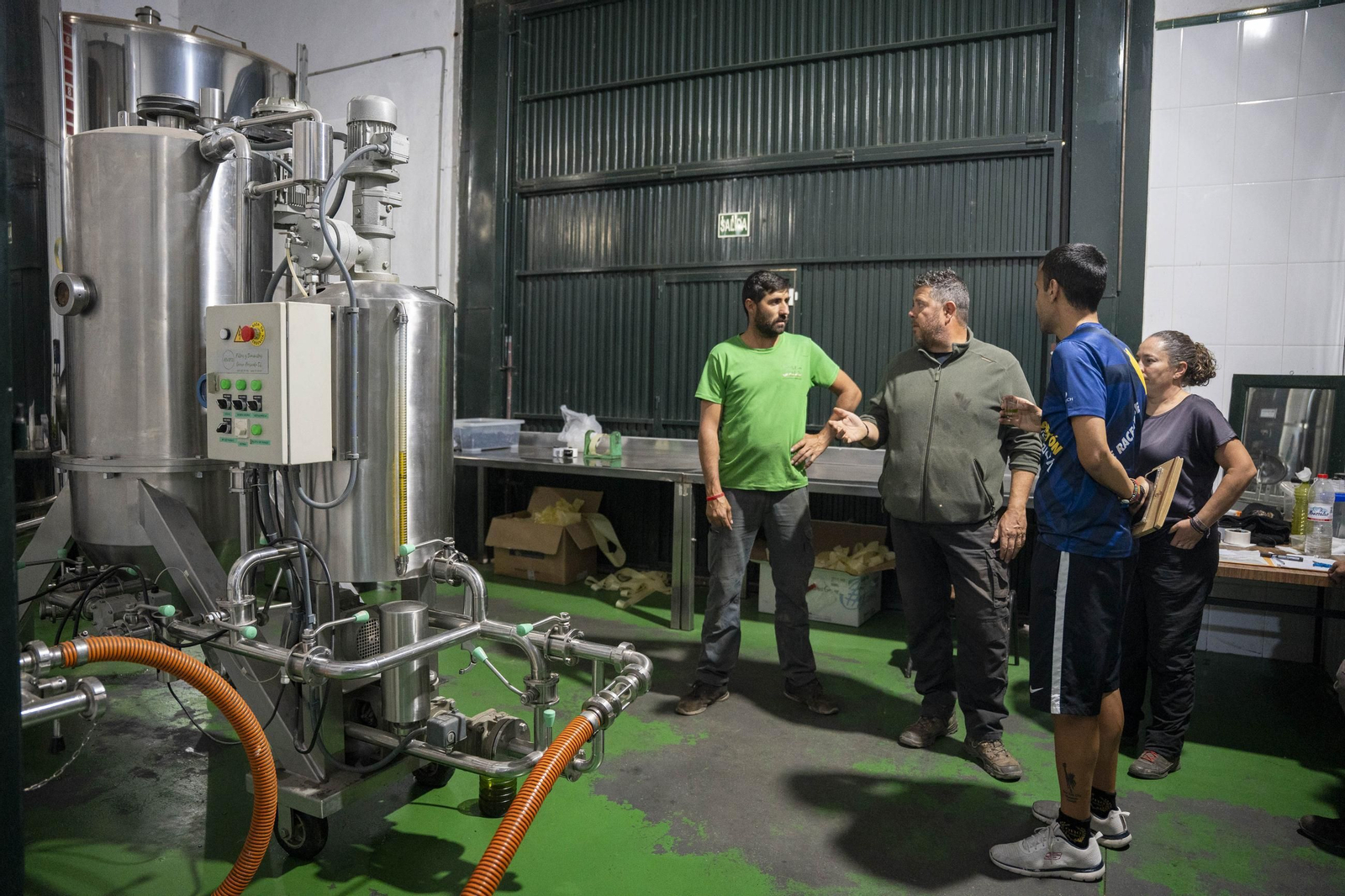 Os enseñamos como se hace el aceite en la almazara de Fiñana, en imágenes