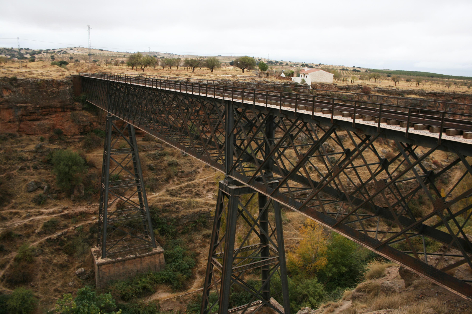 Fotos: el patrimonio ferroviario abandonado de la línea de tren Guadix-Baza-Lorca