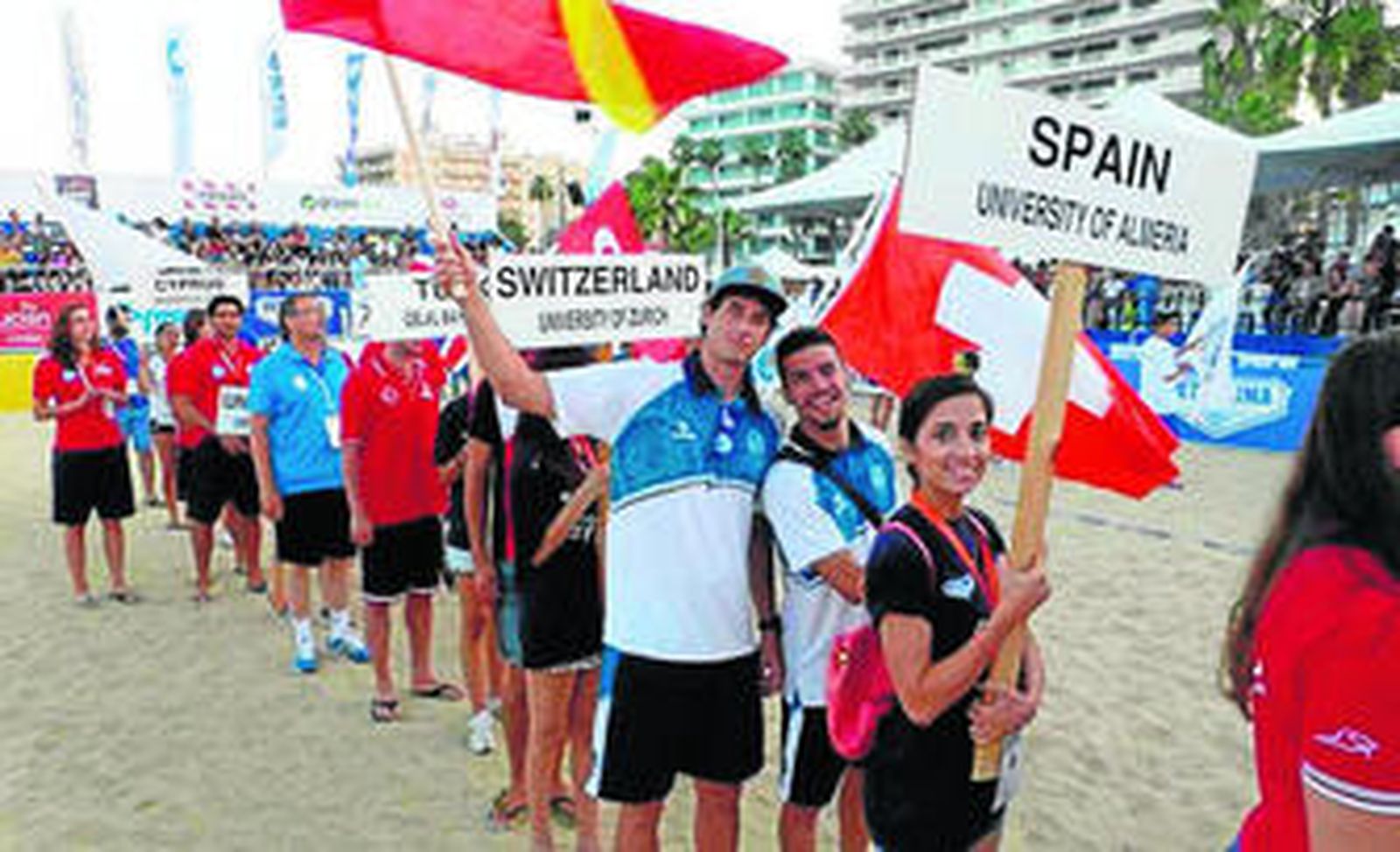 Los almerinses en la ceremonia de inauguración del campeonato.