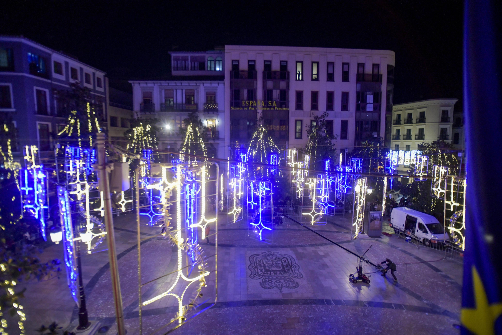 Así fue la Nochevieja 2021 en Granada, en imágenes: uvas en una Plaza del Carmen vallada y ambiente de fiesta en la calle