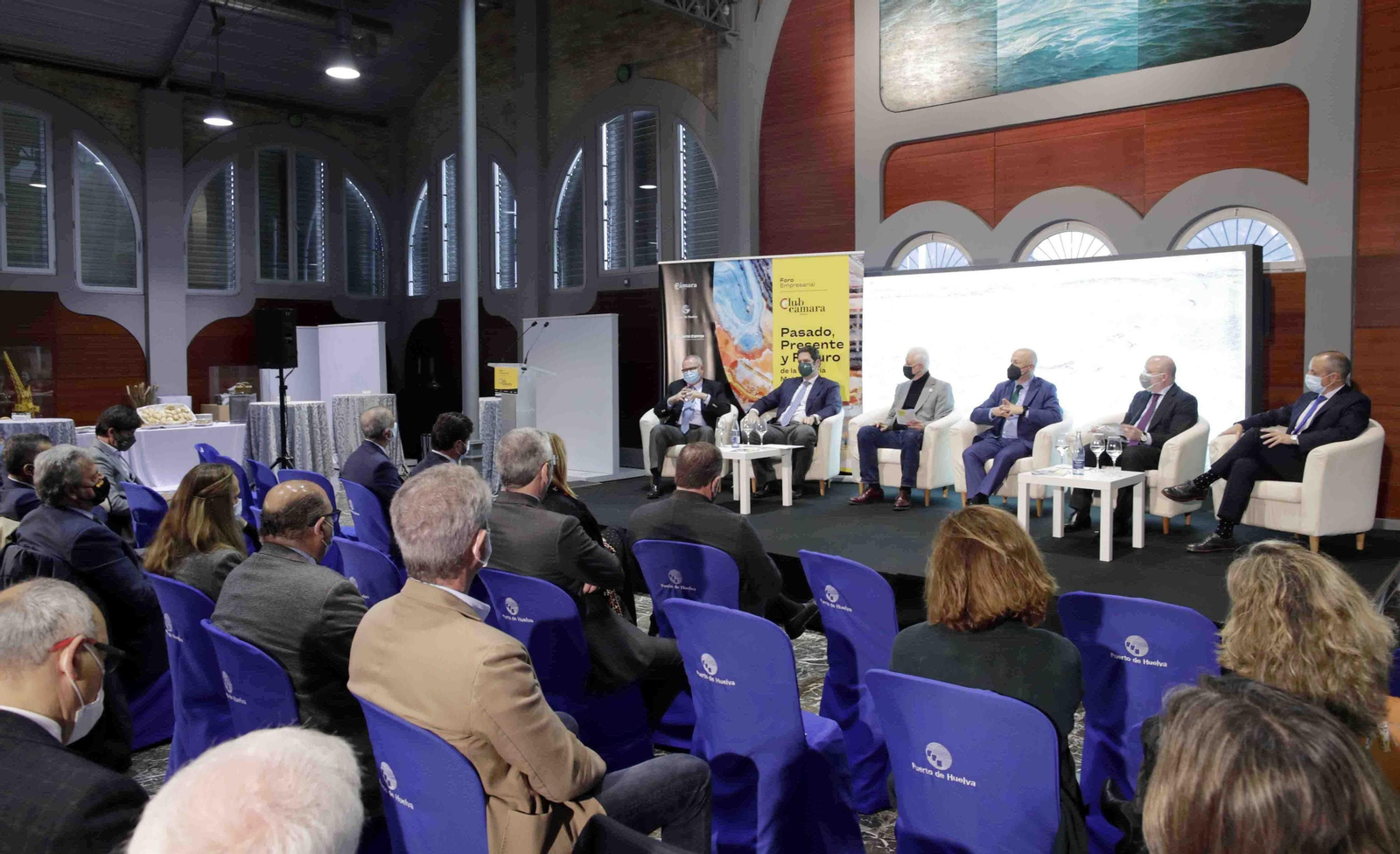 Imágenes de las jornadas del encuentro ‘Pasado, presente y futuro de la Minería Metálica en Huelva’,  en las cocheras del Puerto