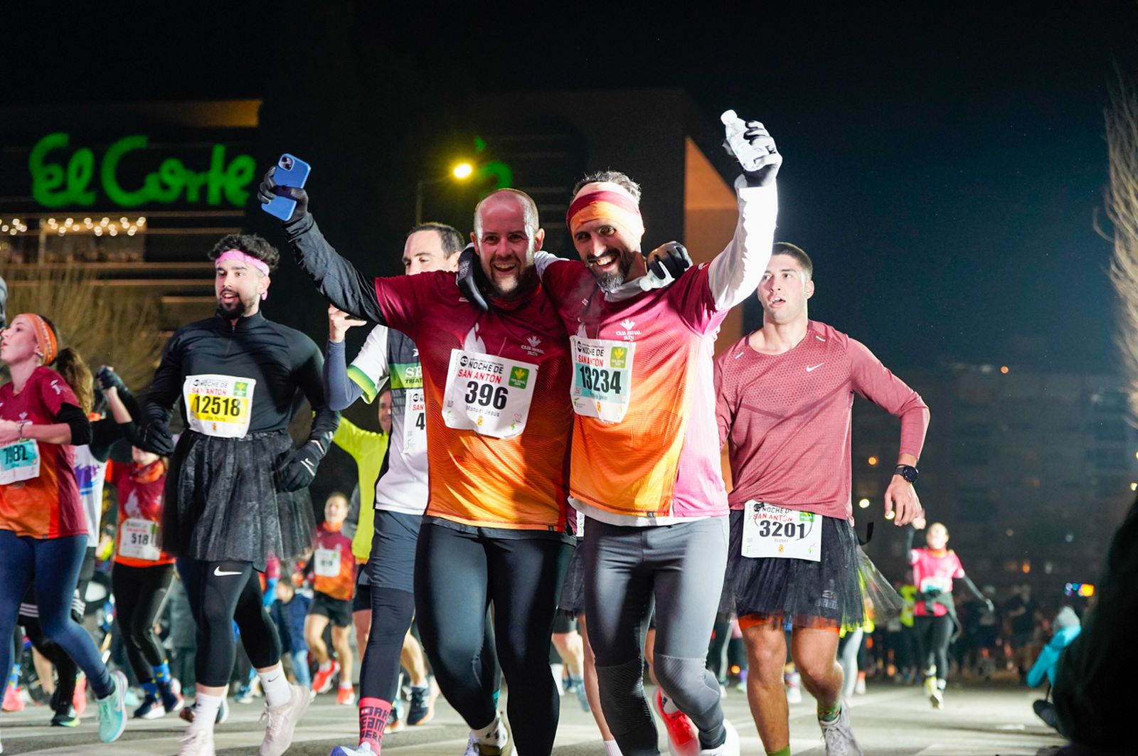 En imágenes: búscate en tu llegada a meta de la Carrera de San Antón 2026 (16)