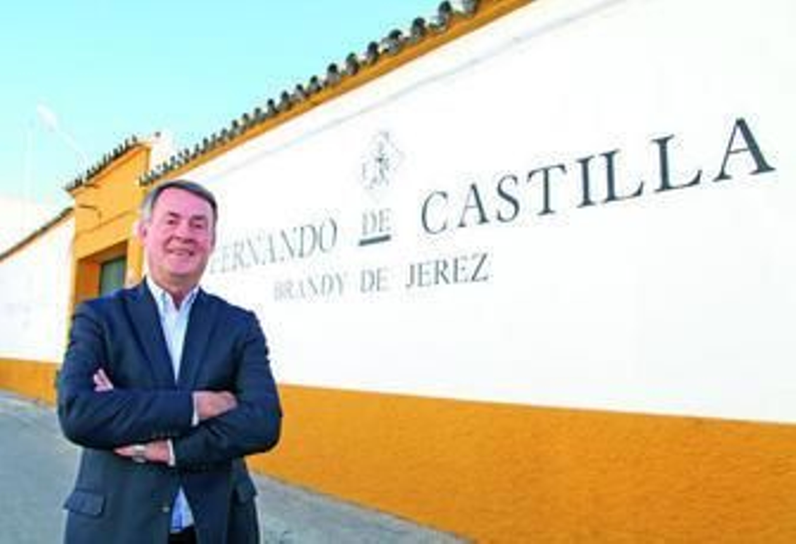 El director general y administrador único de Rey Fernando de Castilla, Jan Pettersen, junto a la fachada principal de la bodega en calle Jardinillo. El director general y administrador único de Rey Fernando de Castilla, Jan Pettersen, junto a la fachada principal de la bodega en calle Jardinillo.