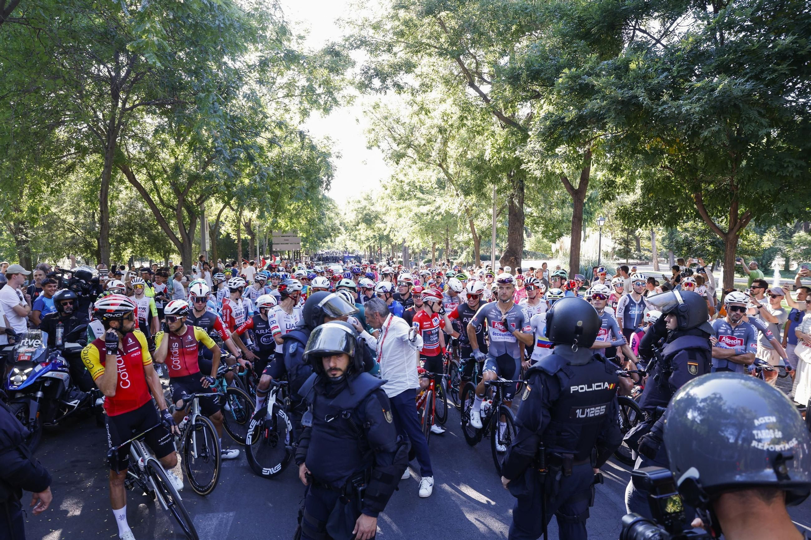 Las fotos de la protestas propalestinas que han obligado a cancelar la última etapa de la Vuelta a España