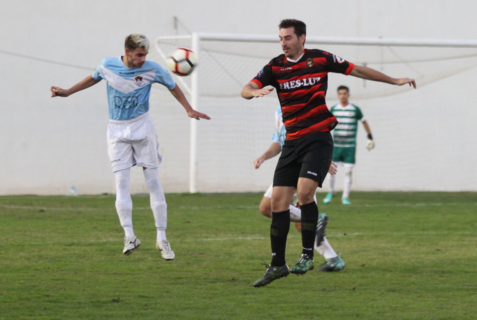 Un lance del encuentro Pinzón-Ayamonte de la primera vuelta, que acabó con empate a un gol.