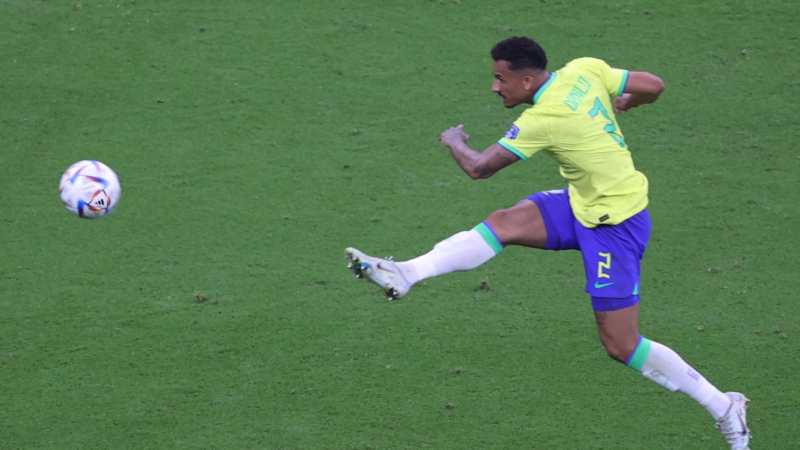 Danilo, ante Serbia.