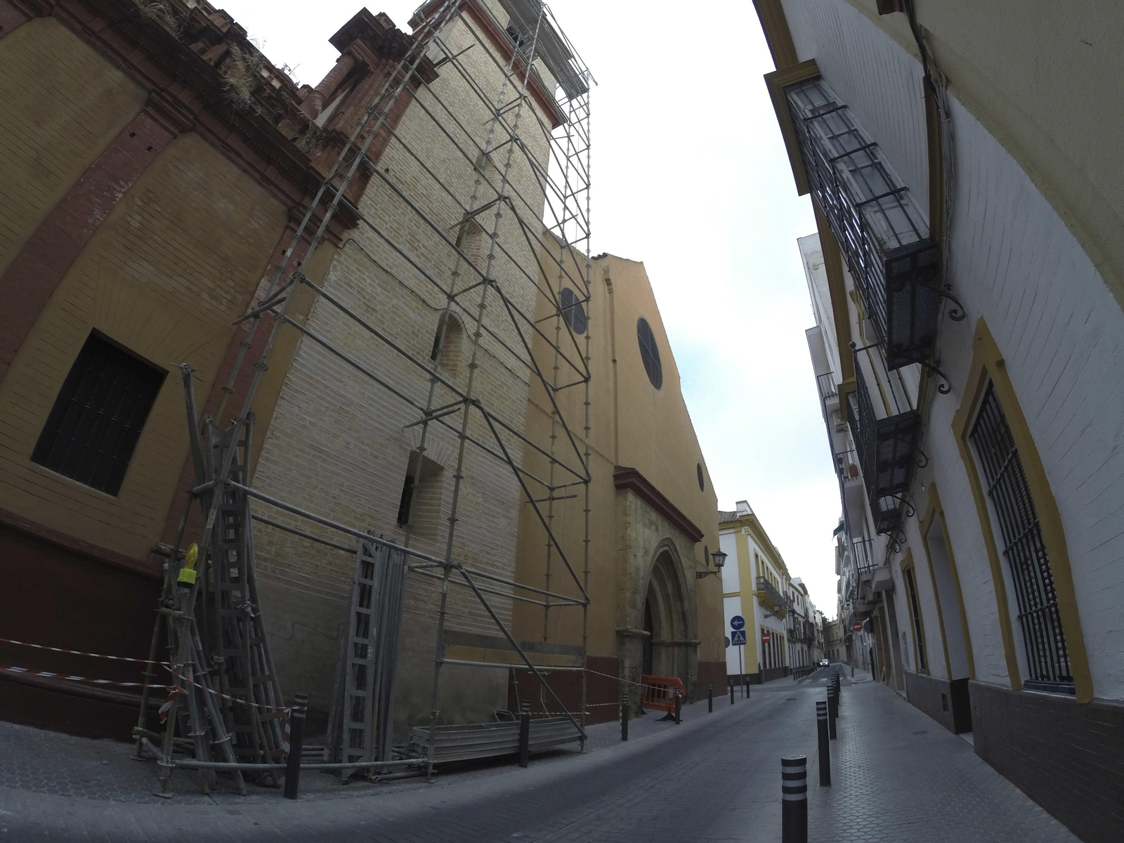 Andamios en la Iglesia de San Vicente.