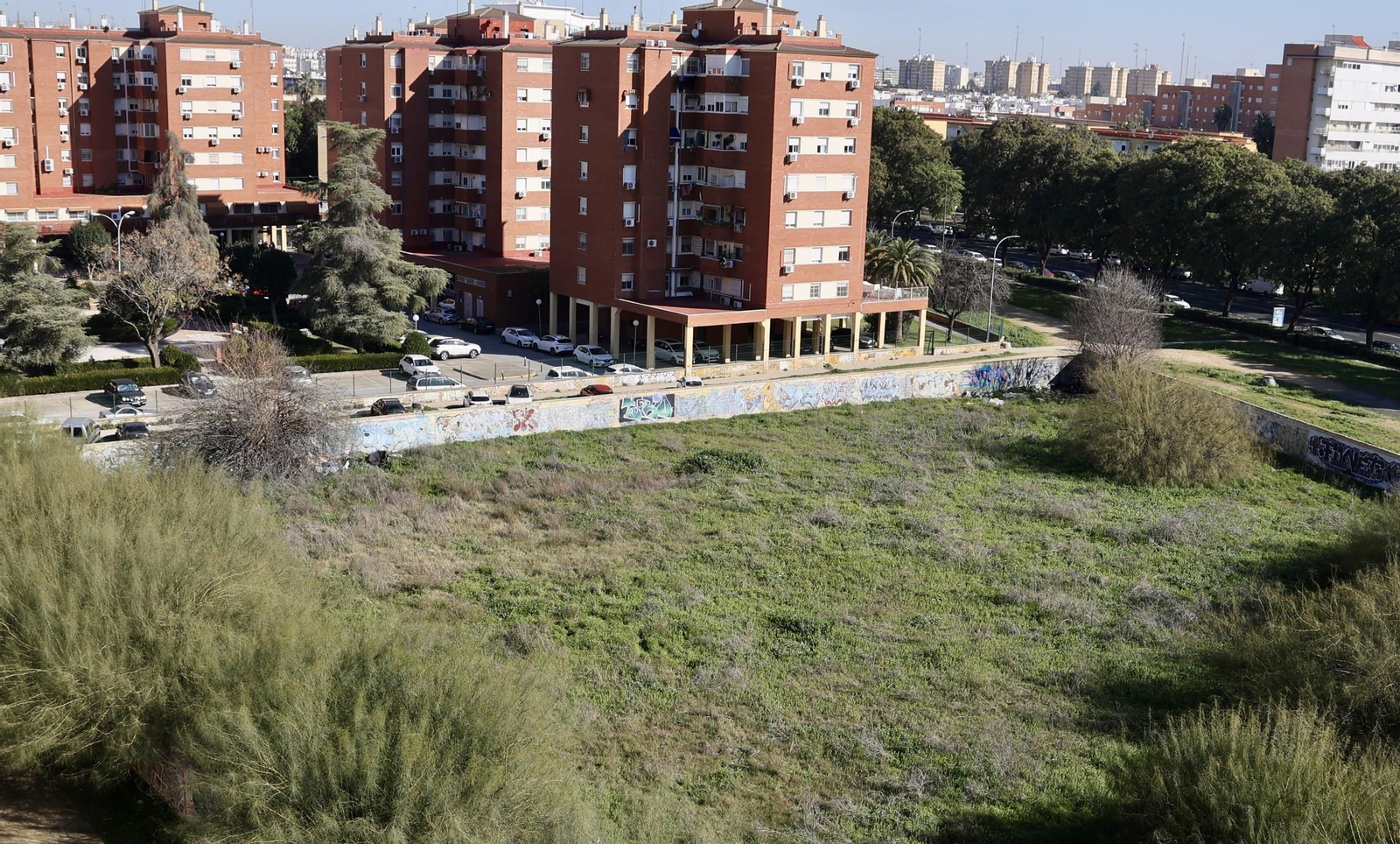 Solar en la Ronda Tamarguillo y calle Alhambra