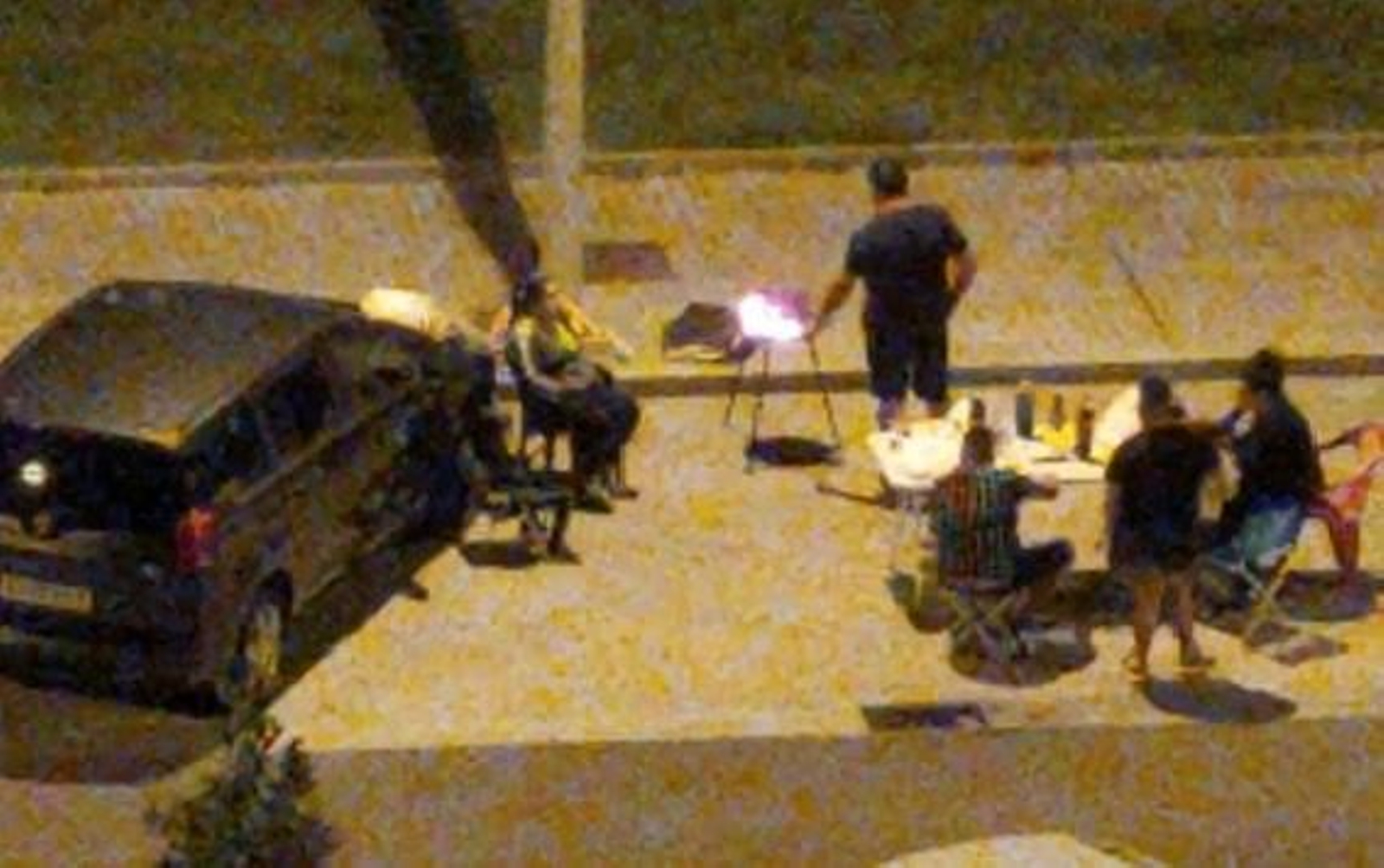 Barbacoa celebrada en plena calle. Barbacoa celebrada en plena calle.