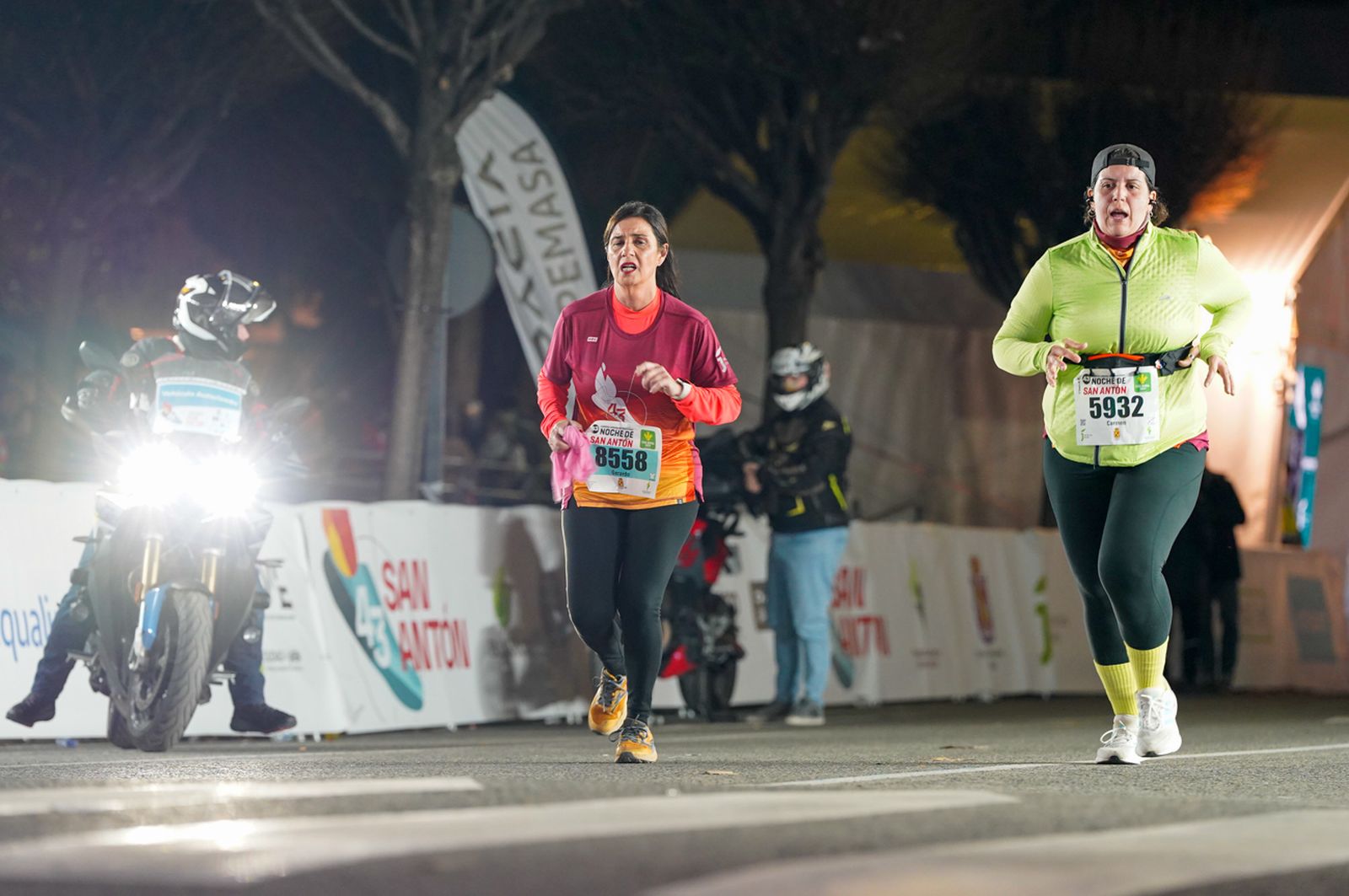 En imágenes: búscate en tu llegada a meta de la Carrera de San Antón 2026 (5)