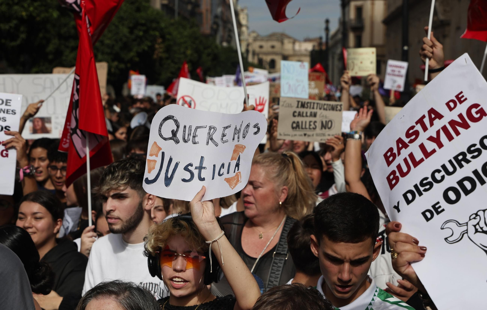 Las imágenes de la manifestación contra el acoso escolar en Sevilla