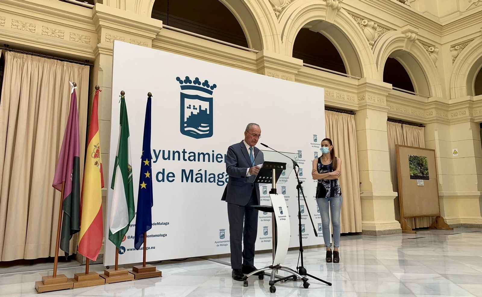 El alcalde de Málaga y la portavoz del grupo popular presentan las mociones