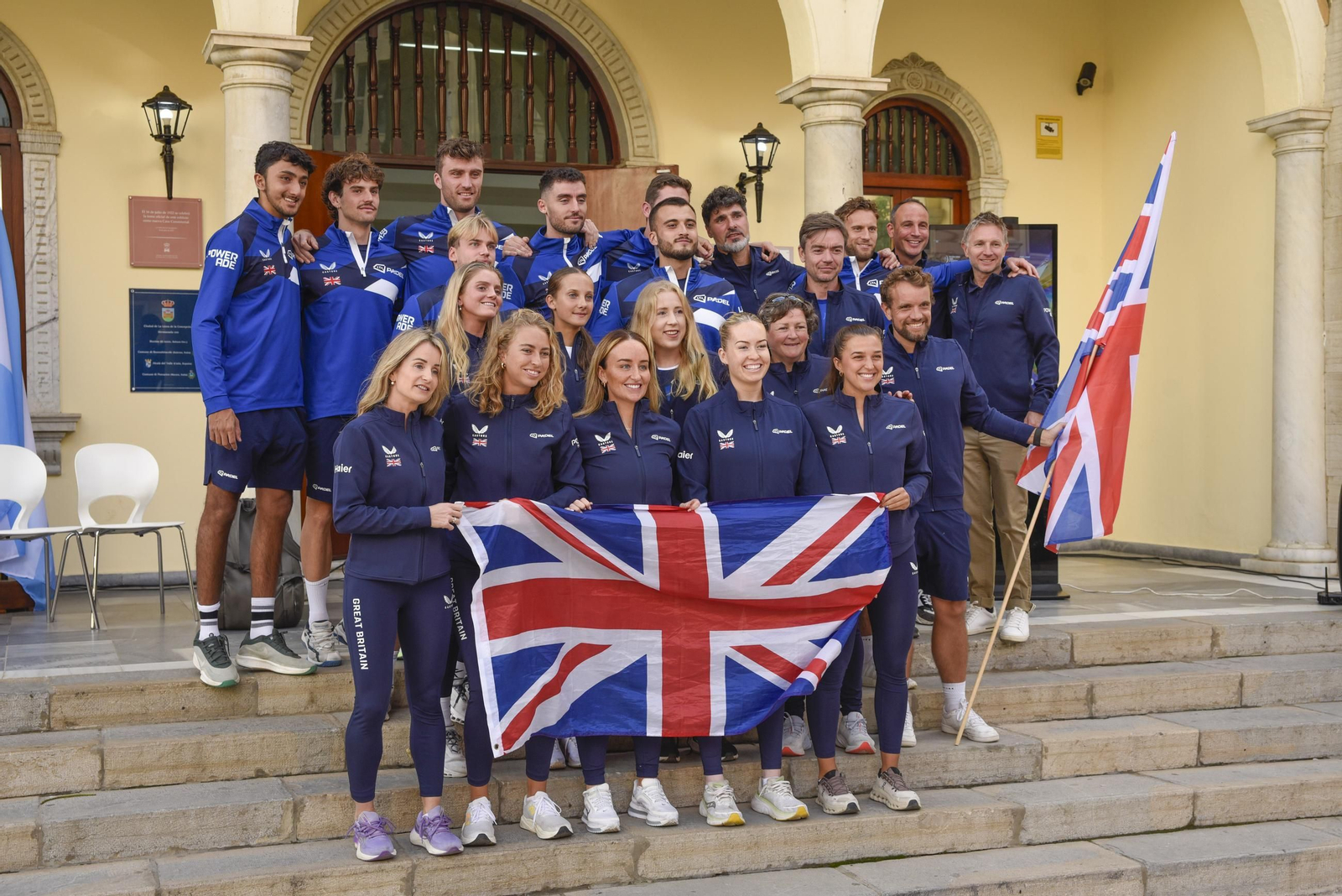 Las fotos del desfile de banderas de las selecciones participantes en el FIP Euro Pádel Cup de La Línea