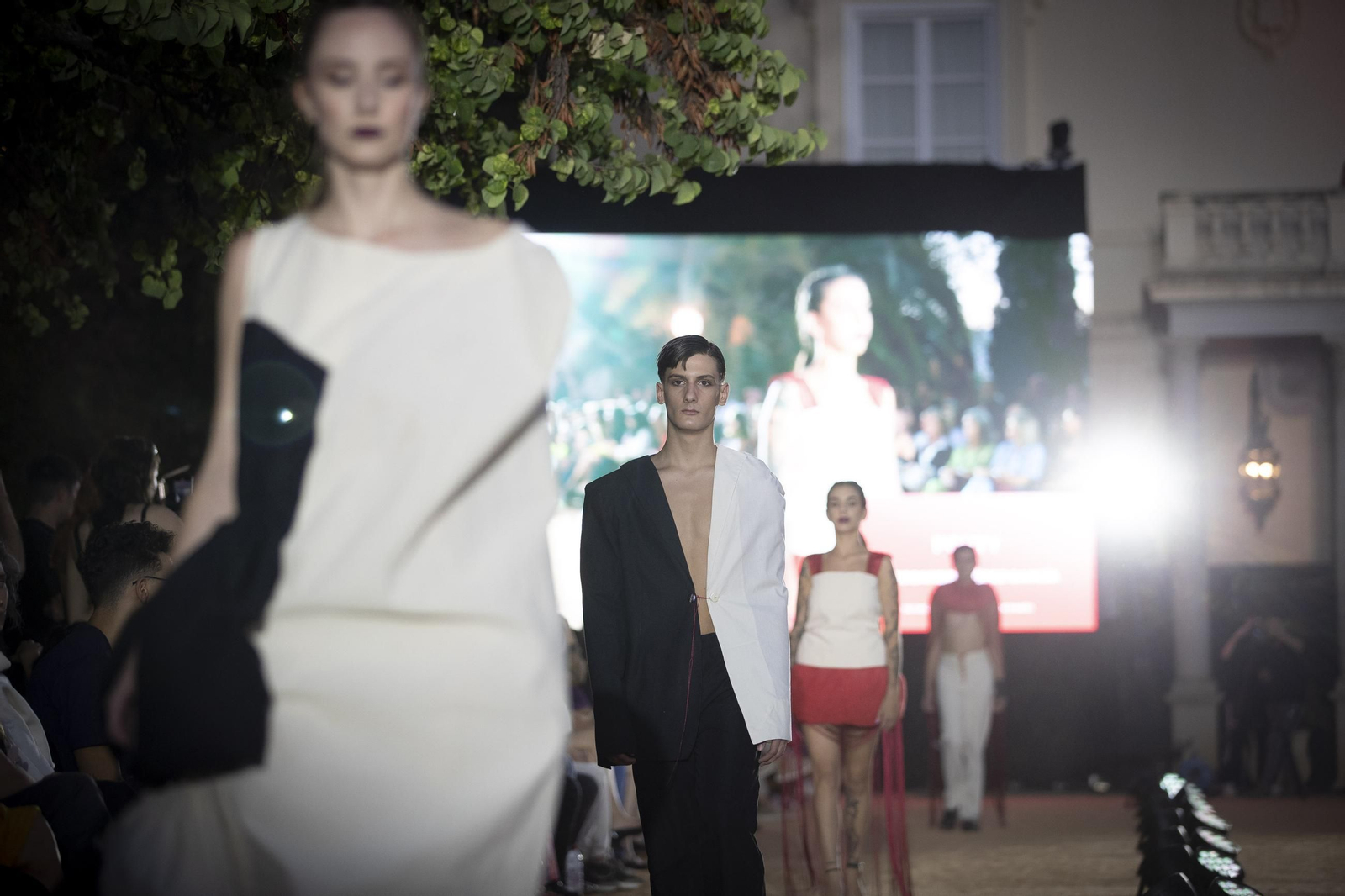 La creatividad de la colección Pouty deslumbra en la Pasarela Fortuny