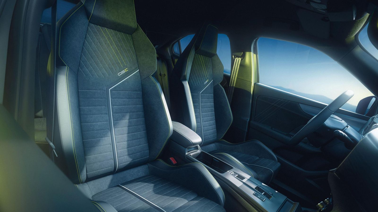 Entre el equipamiento de serie están estos bacquets tapizados en Alcantara y con calefacción.