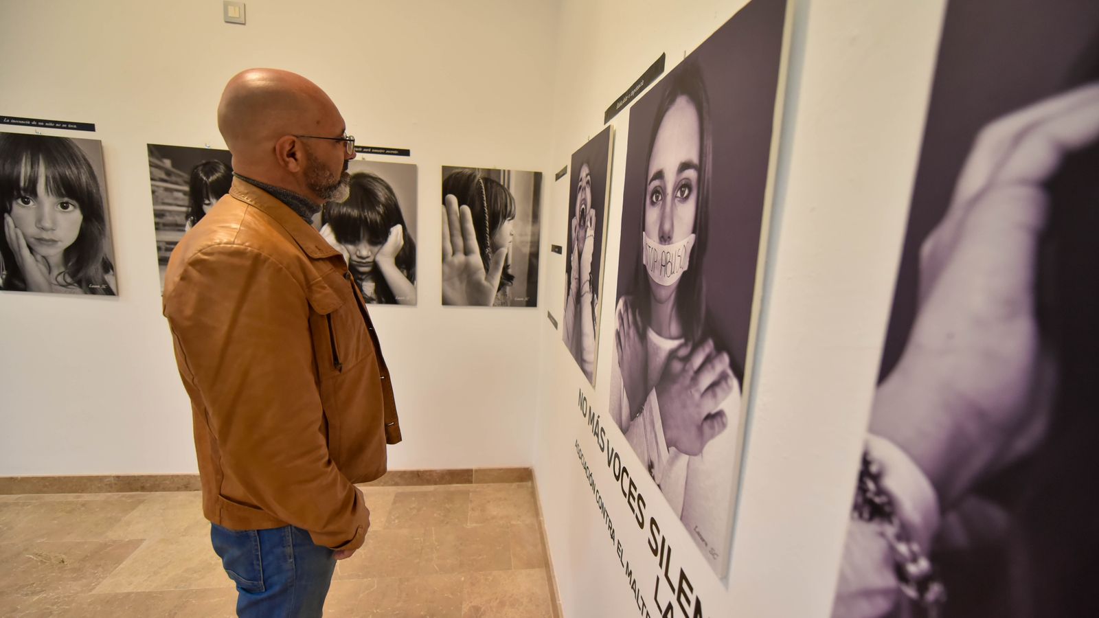 Exposición 'No mas voces silenciadas' de Laura Soler en el centro documental, en imágenes