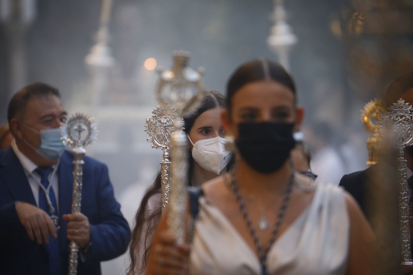 El vía lucis con la Virgen de la Fuensanta en el Patio de los Naranjos, en imágenes
